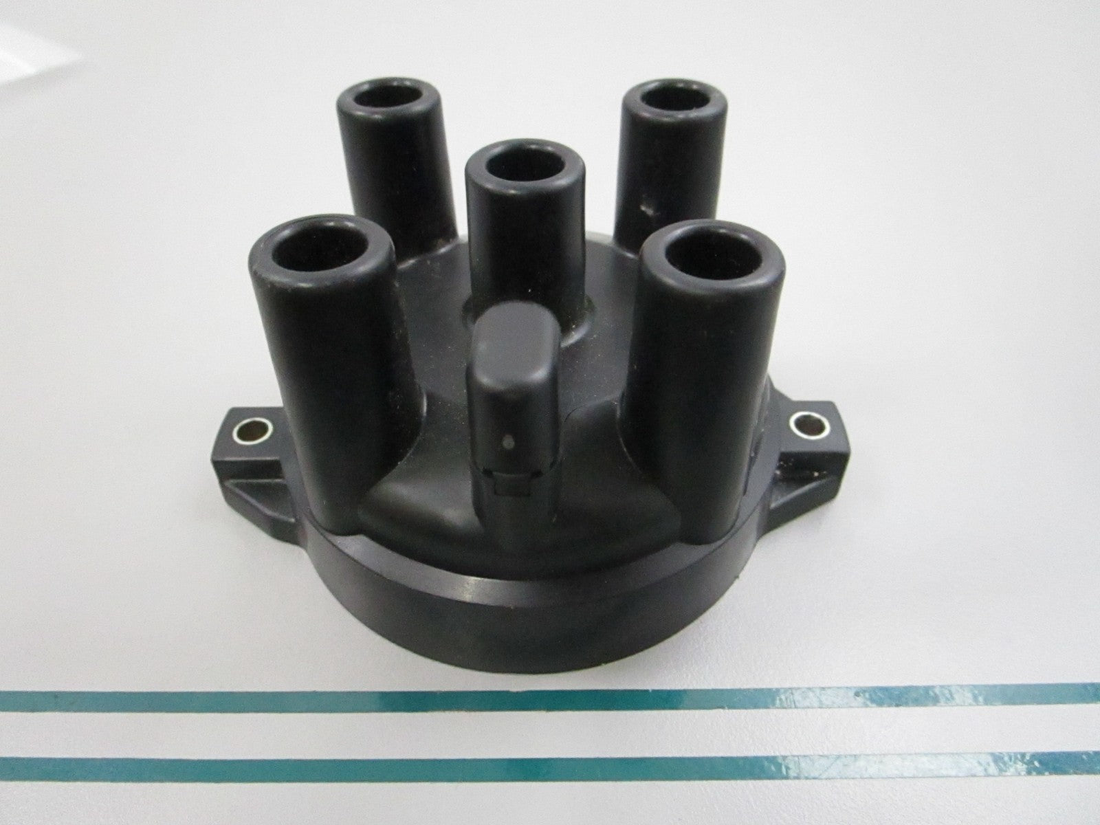 NEW OEM 03269 Bosch Distributor Cap 0810