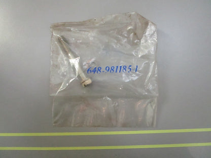 *NEW OEM* 0810 OMC Johnson Evinrude Screw 981185 0981185
