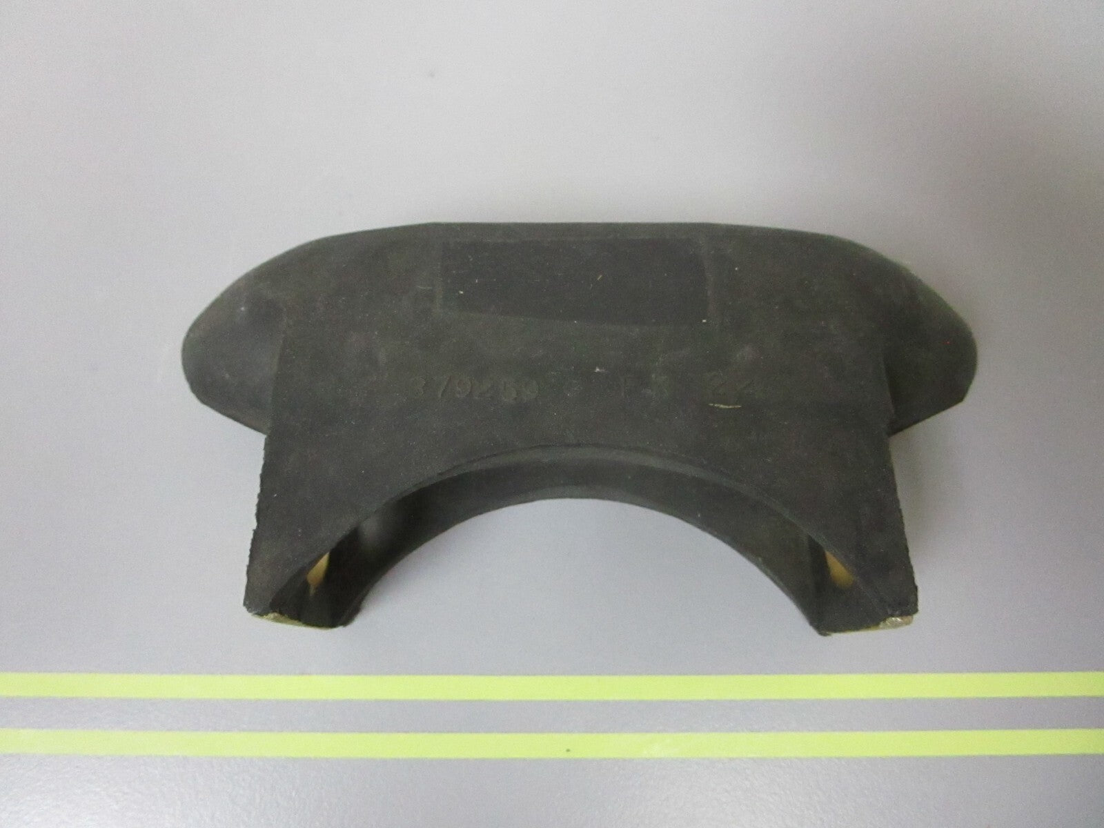 *NEW OEM* 0810 OMC Johnson Evinrude Bumper 379259 0379259