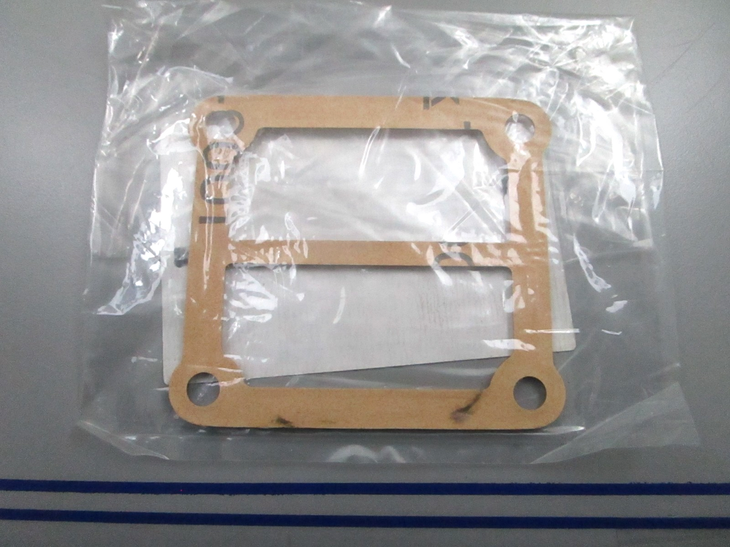 *NEW OEM* 0810 OMC Johnson Evinrude Manifold Gasket 907761 0907761