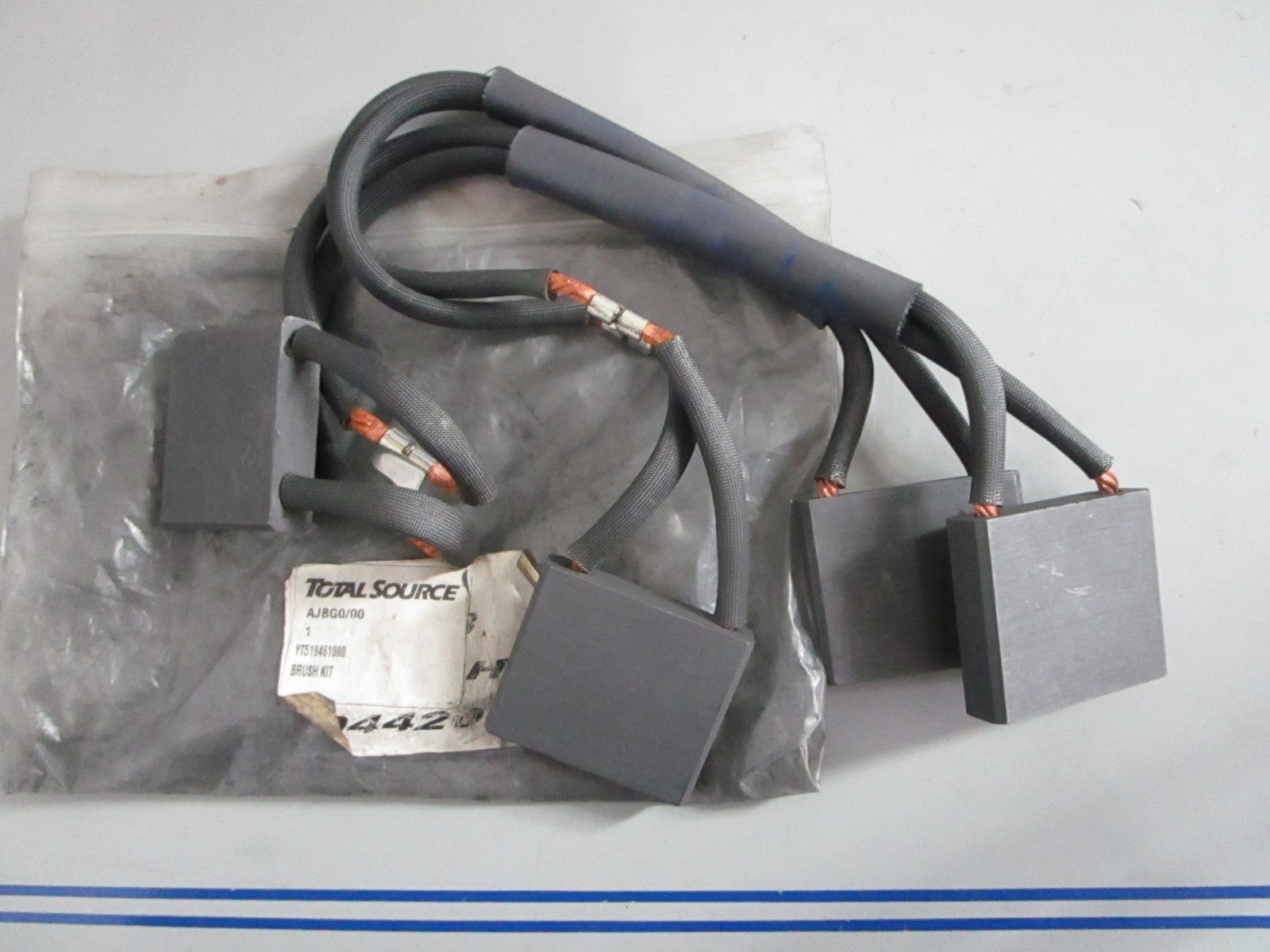 NEW YT519461000 Total Source 4 Brush Set For: Yale 0820