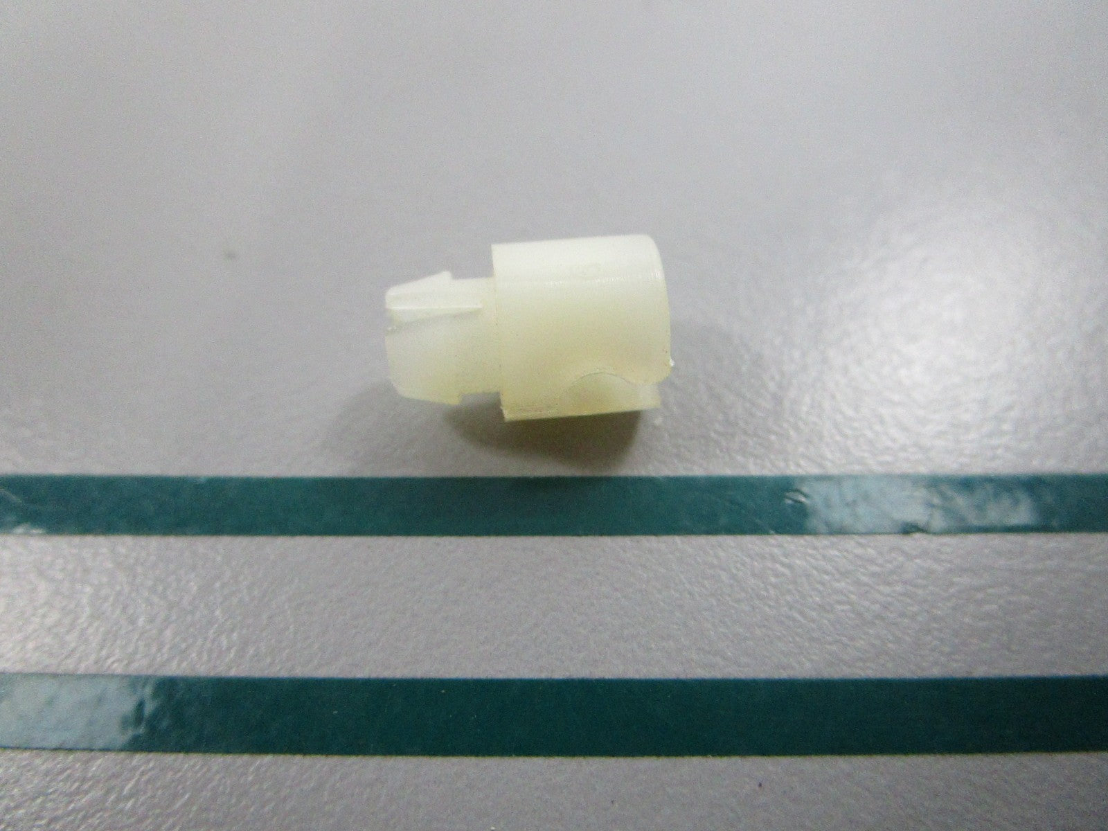 NEW OEM 313329 0313329 OMC Johnson Evinrude Retainer 0810
