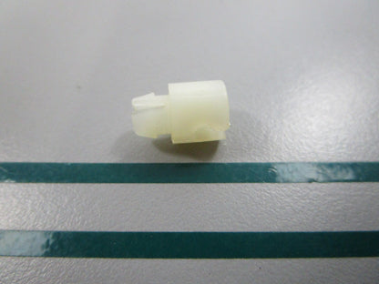 NEW OEM 313329 0313329 OMC Johnson Evinrude Retainer 0810
