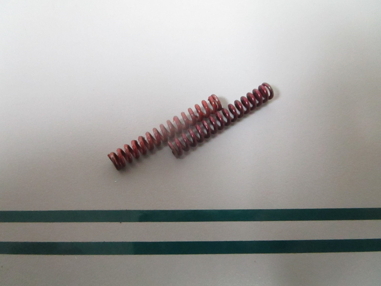 NEW OEM (LOT OF 2) 318576 0318576 OMC Johnson Evinrude Spring 0810