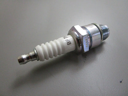 *NEW* 0810 NGK Spark Plug BP7HS
