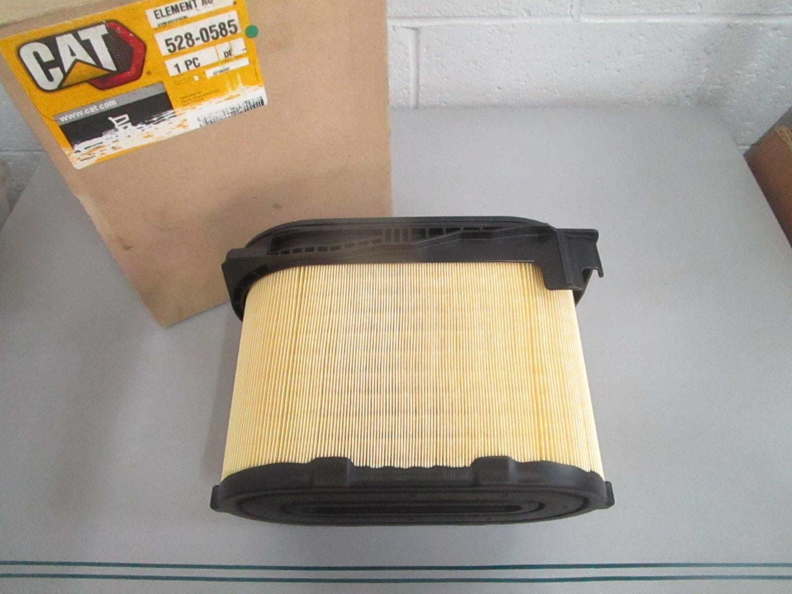 Caterpillar NEW OEM Air Filter Assy 528-0585 Engine D3K2 D5K2 420F2 0820