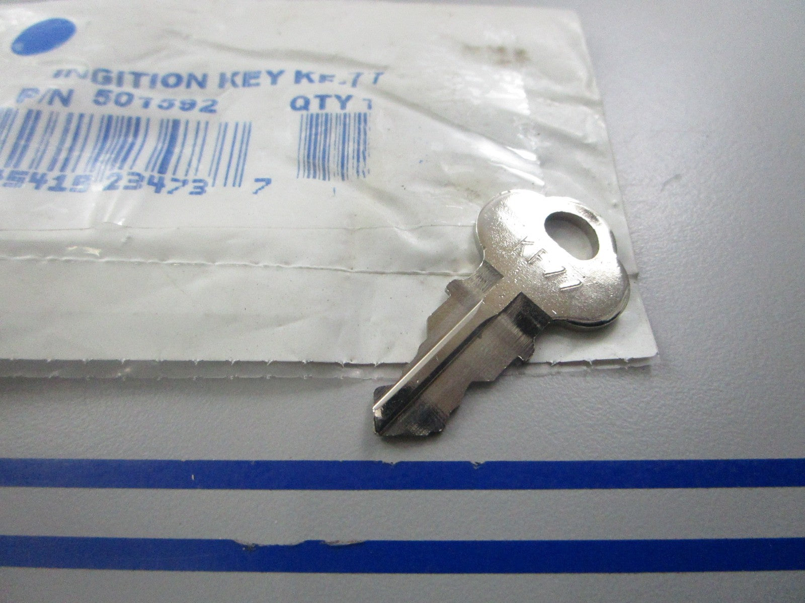 *NEW OEM* 0810 OMC Johnson Evinrude KF-77 Ignition Key 501592 0501592