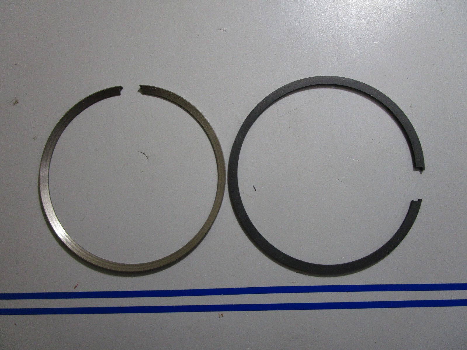 *NEW OEM* 0810 Mercury Quicksilver 2 Piston Ring Set 39-817869A1