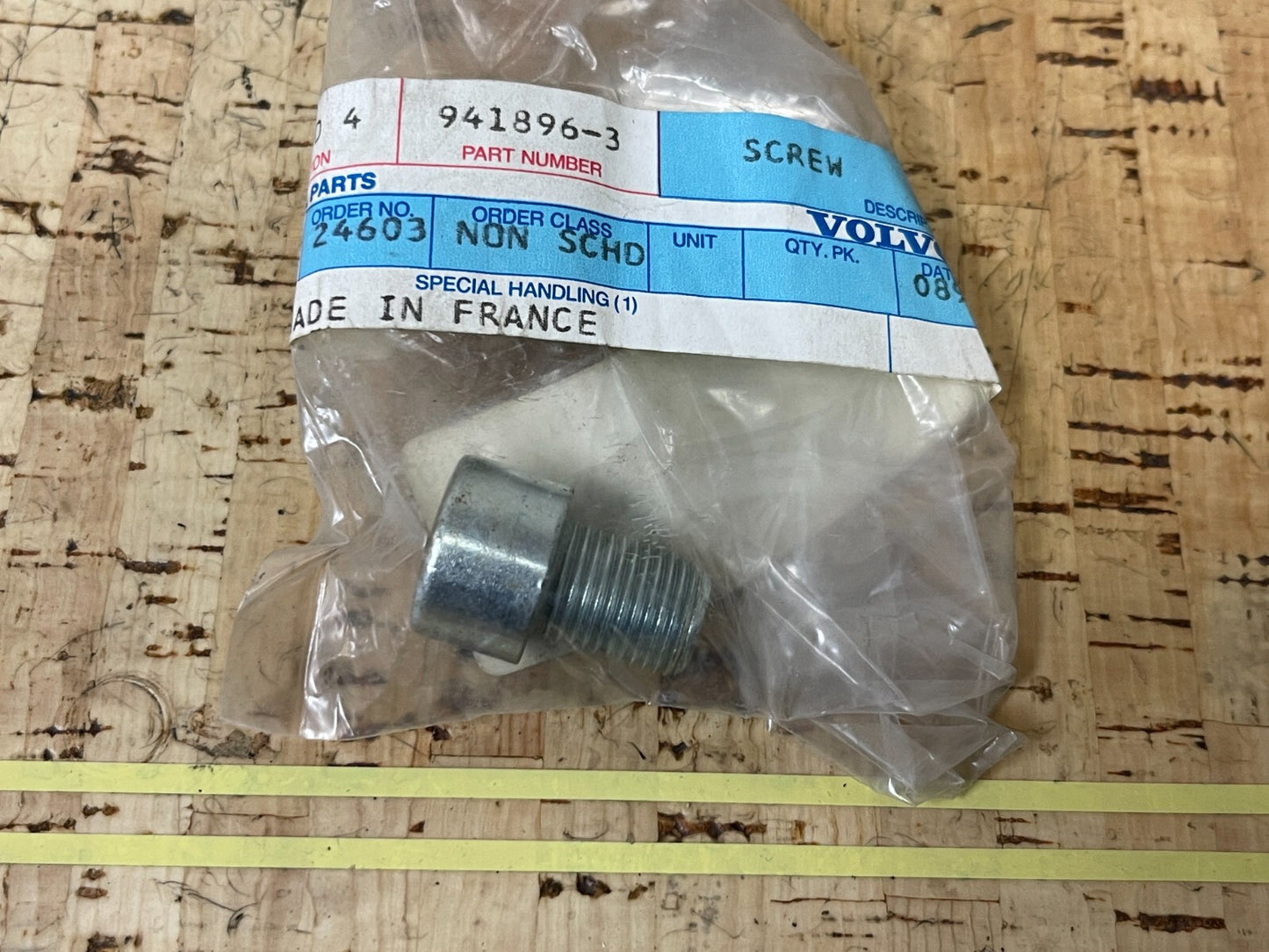 *NEW OEM* 0810 Volvo Penta Screw 941896
