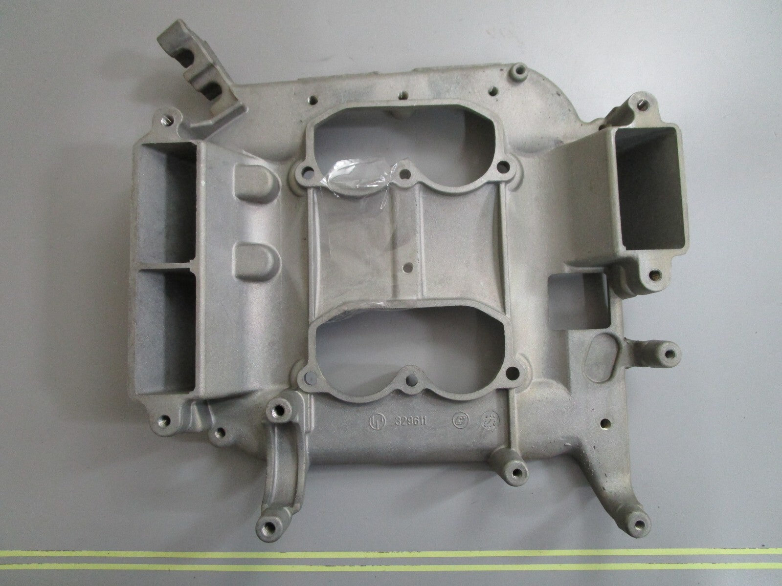 *NEW OEM* 0820 OMC Johnson Evinrude Air Silencer Base 329611 0329611