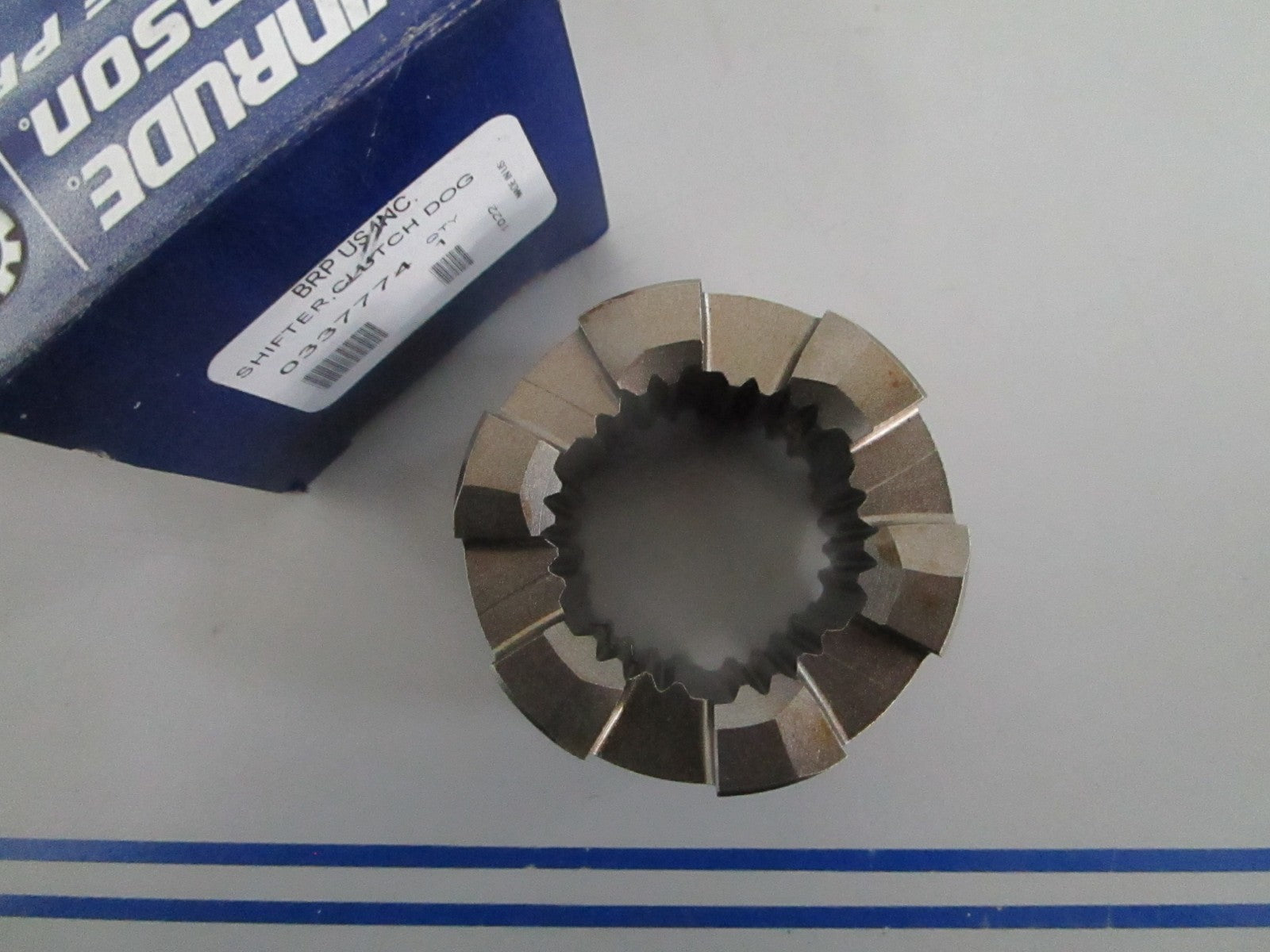 *NEW OEM* 0820 OMC Johnson Evinrude Clutch Dog Shifter 337774 0337774