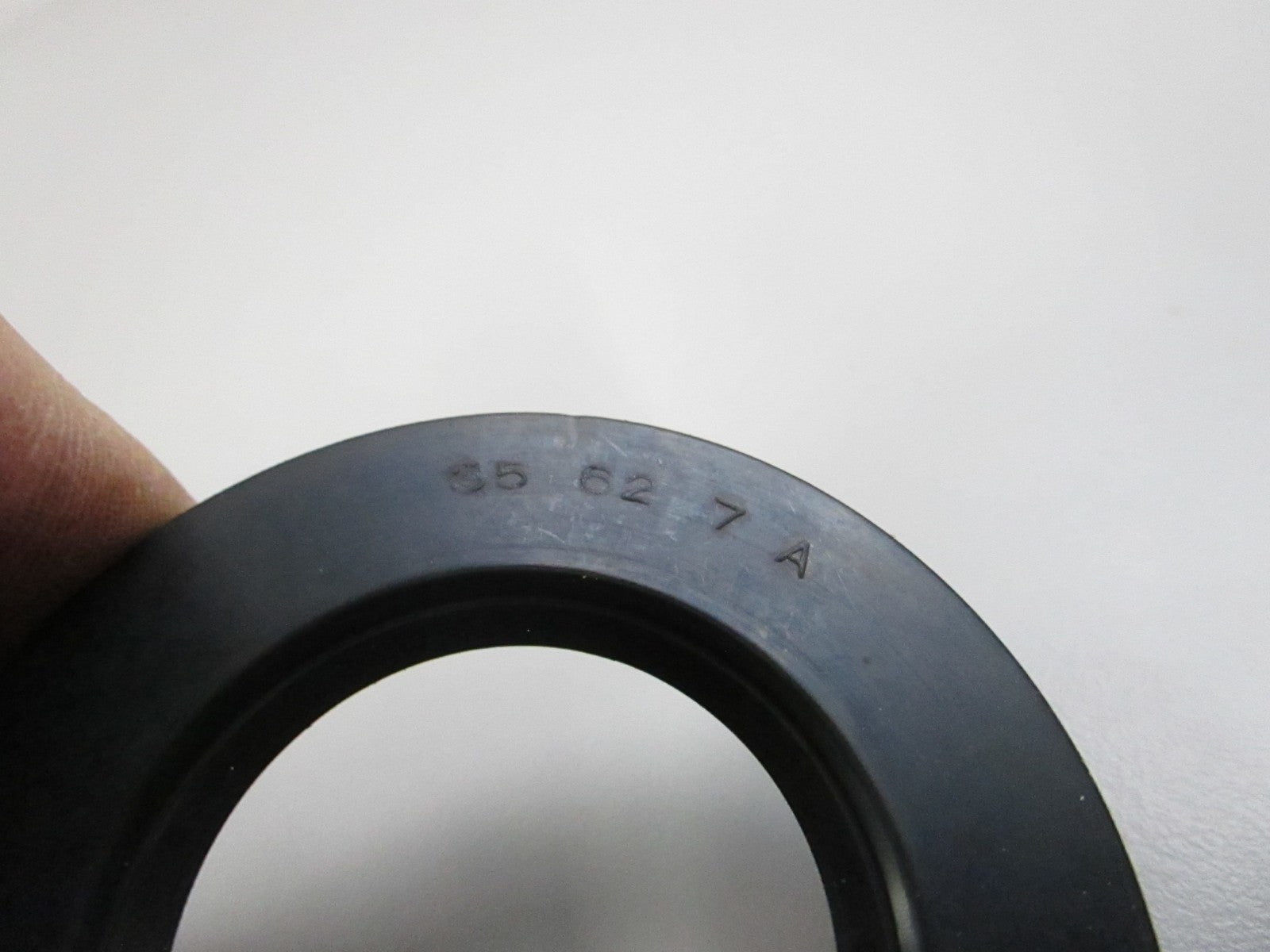NEW OEM 958860 Volvo Penta Sealing Ring 0810