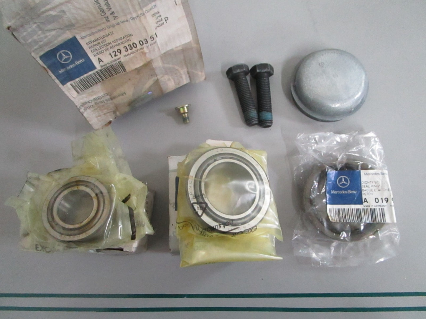 NEW OEM A1293300351 Mercedes-Benz Clutch Bearing Kit 0820