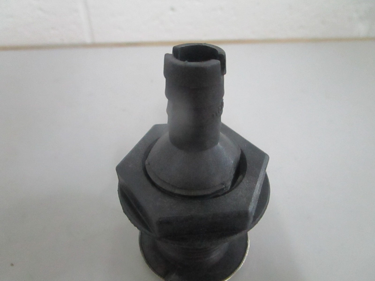 NEW OEM 18431 Seachoice ⅝" Stainless Steel Thru Hull Fitting 0820