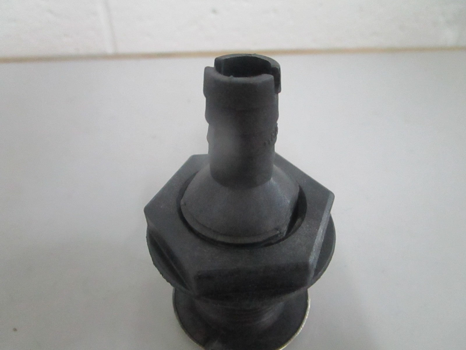 NEW OEM 18431 Seachoice ⅝" Stainless Steel Thru Hull Fitting 0820
