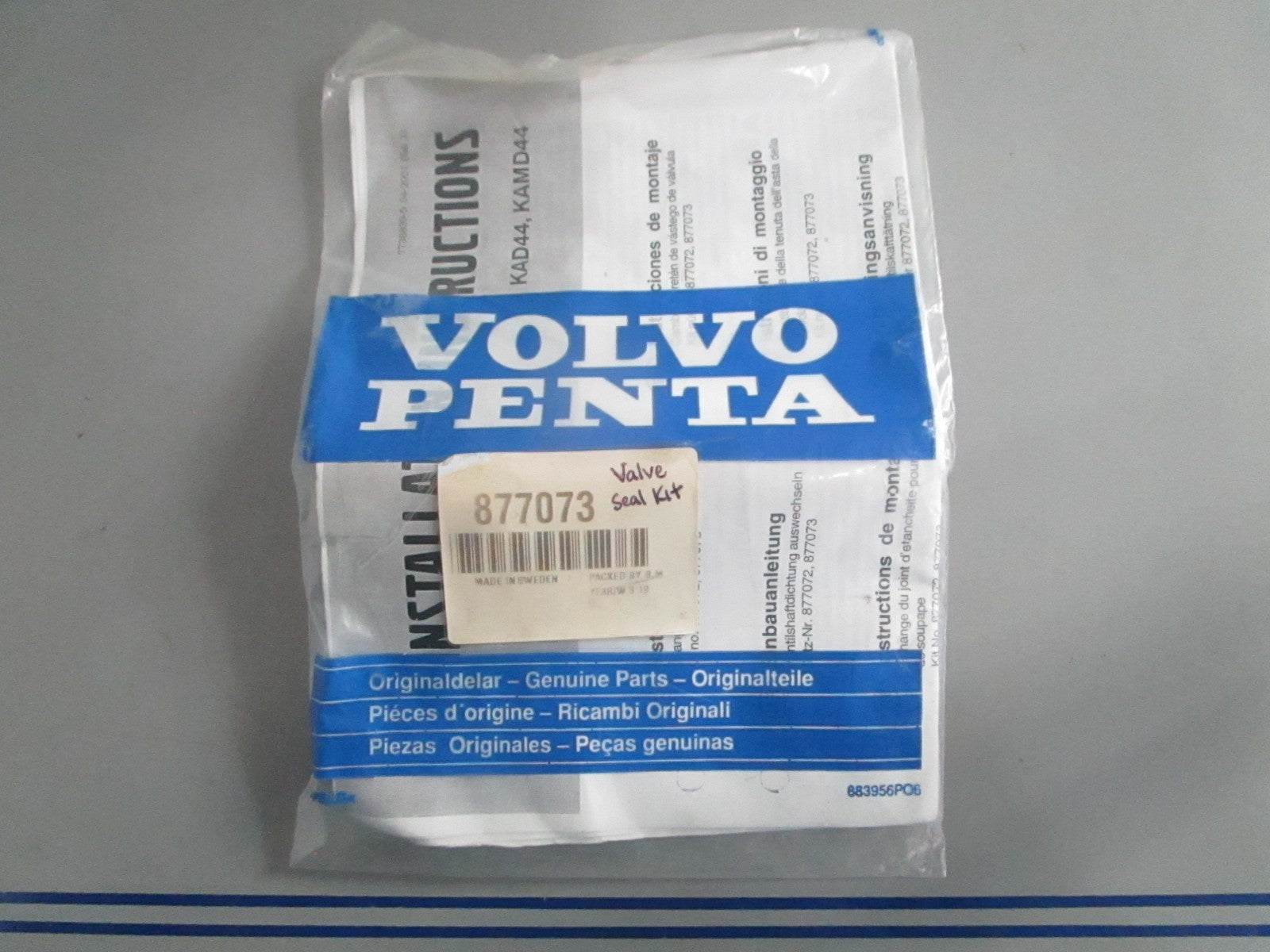 NEW OEM Volvo Penta 877073 Valve Stem Seal Kit 0820