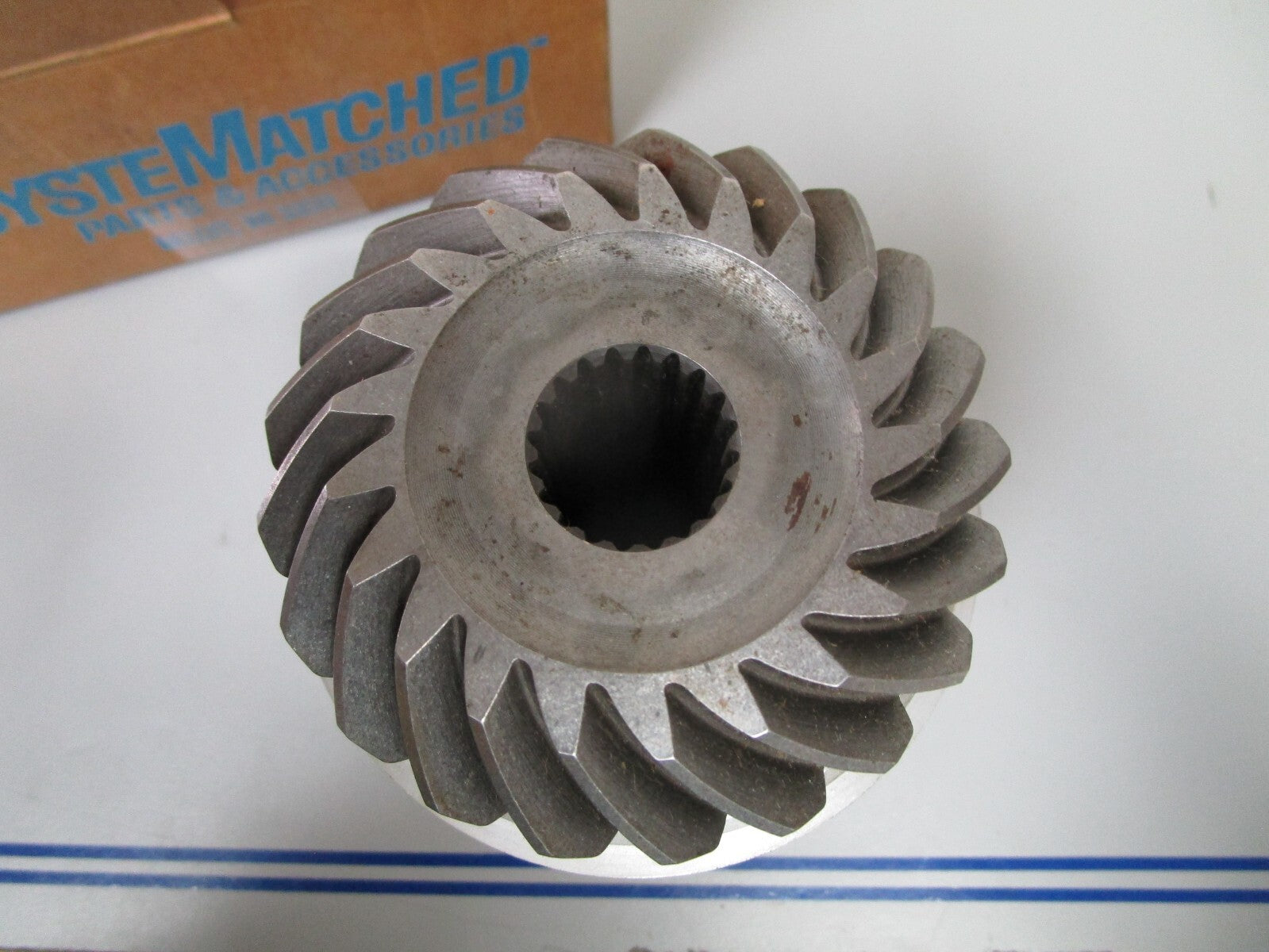 *NEW OEM* 0720 OMC Cobra 1987 21T Upper Gear Assembly 983917 0983917