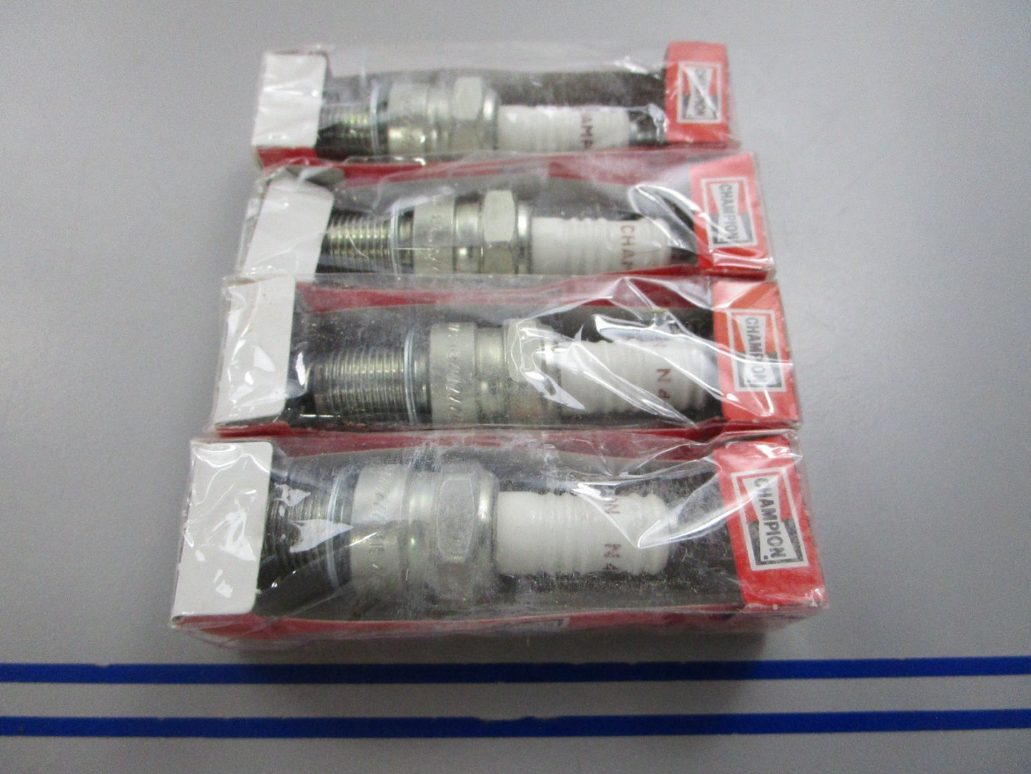 NEW (LOT OF 4) N4C Champion Spark Plug 0810