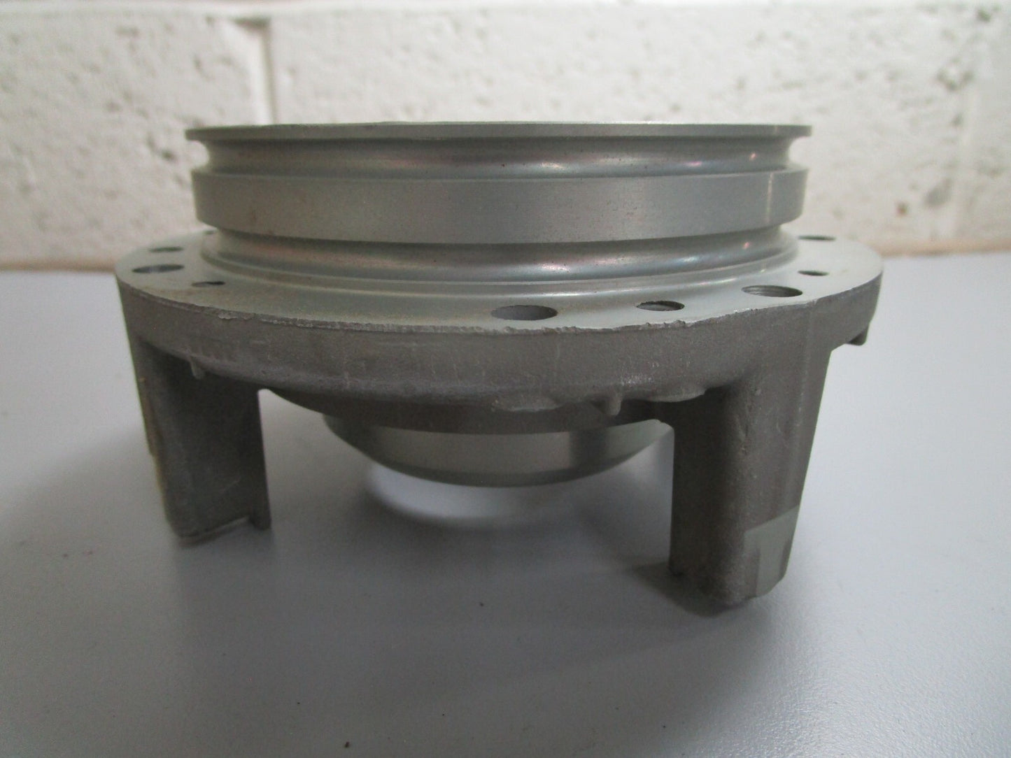 *NEW OEM* 0820 OMC Johnson Evinrude Crankcase Head & Bearing 387432 0387432