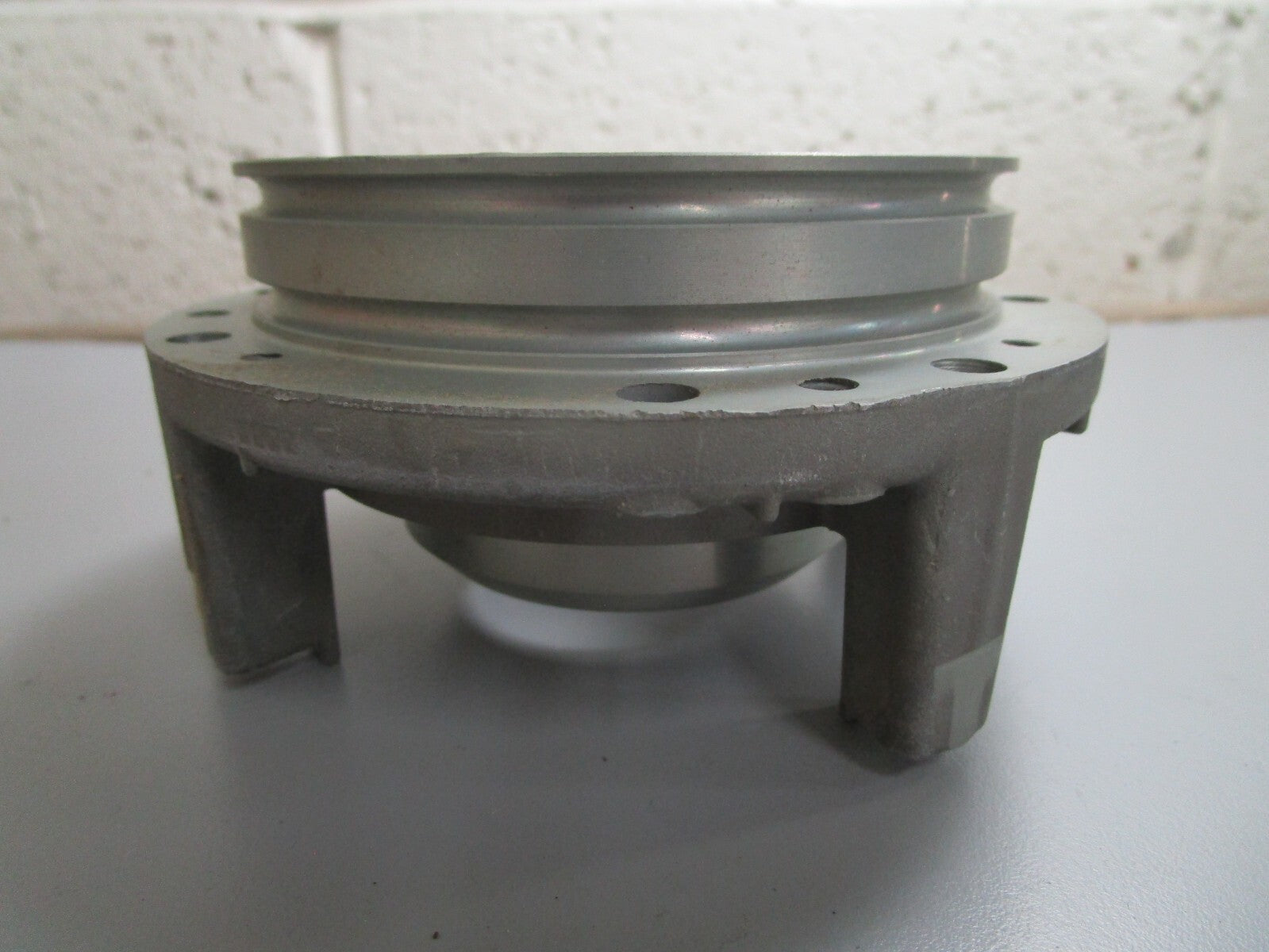 *NEW OEM* 0820 OMC Johnson Evinrude Crankcase Head & Bearing 387432 0387432