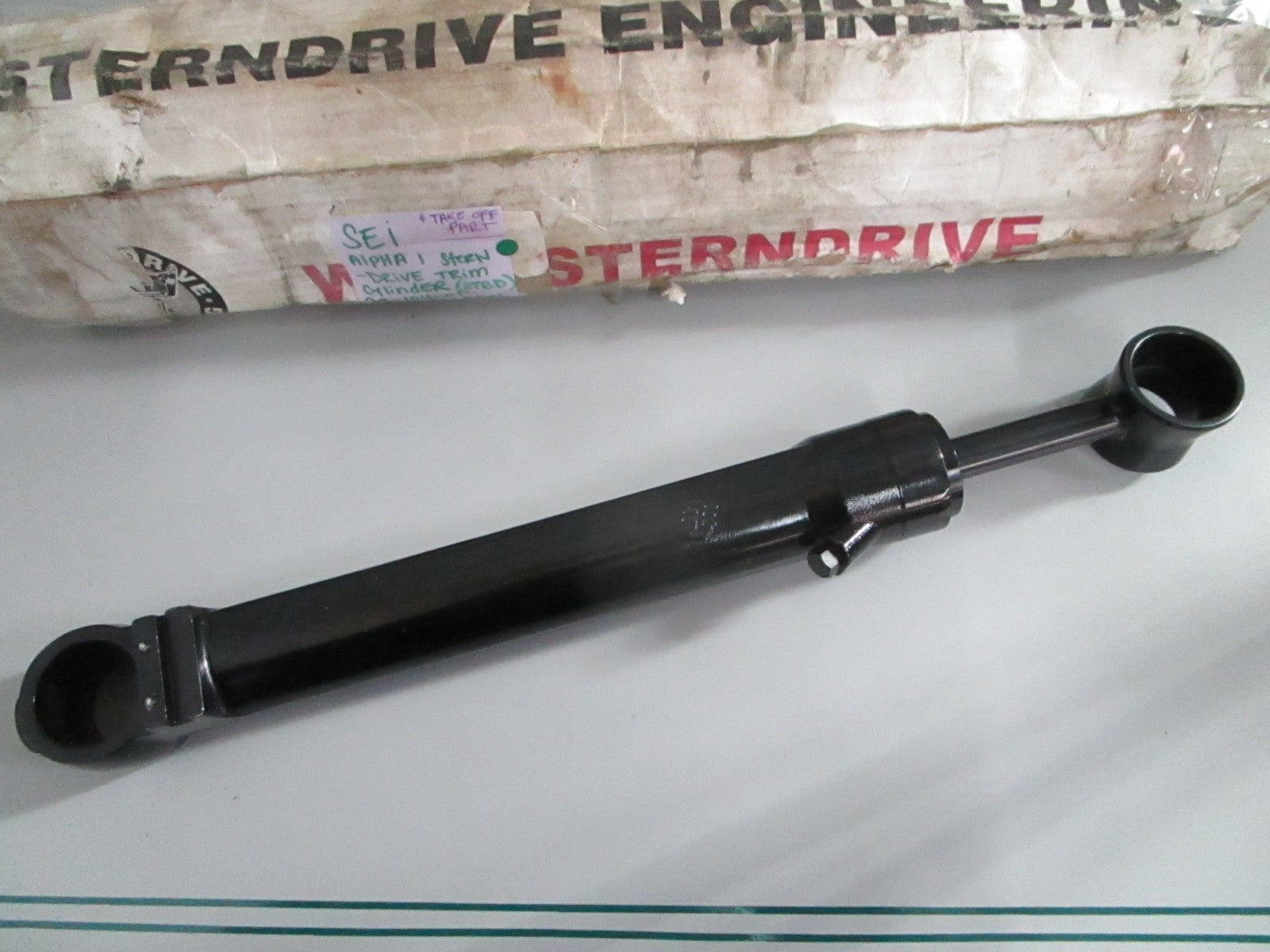NEW 9B-104-01 SEI Alpha I Sterndrive STBD Trim Cylinder Rep: 98704A3 Merc 0820