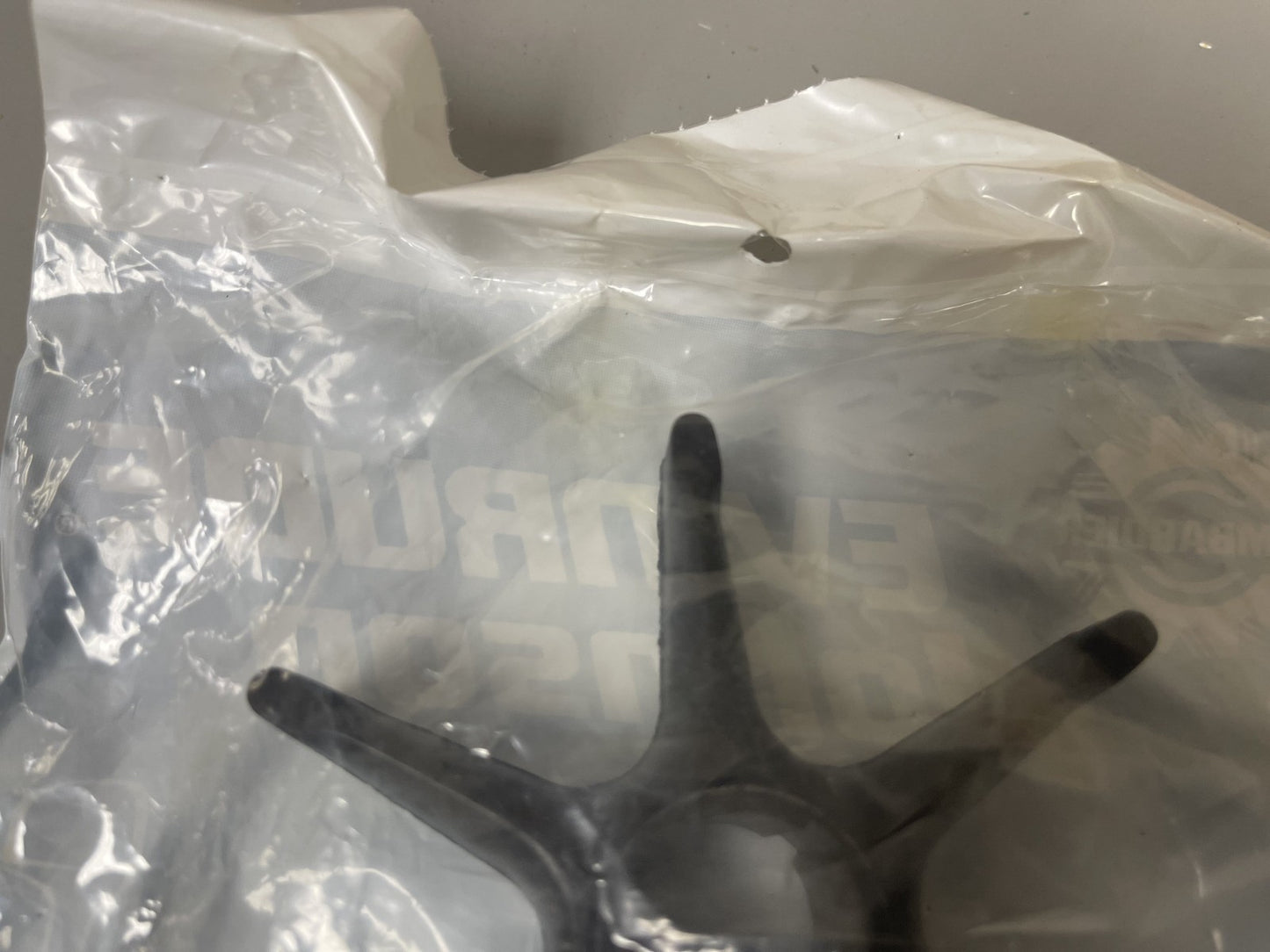 NEW OEM 777130 Johnson Evinrude Impeller 0670