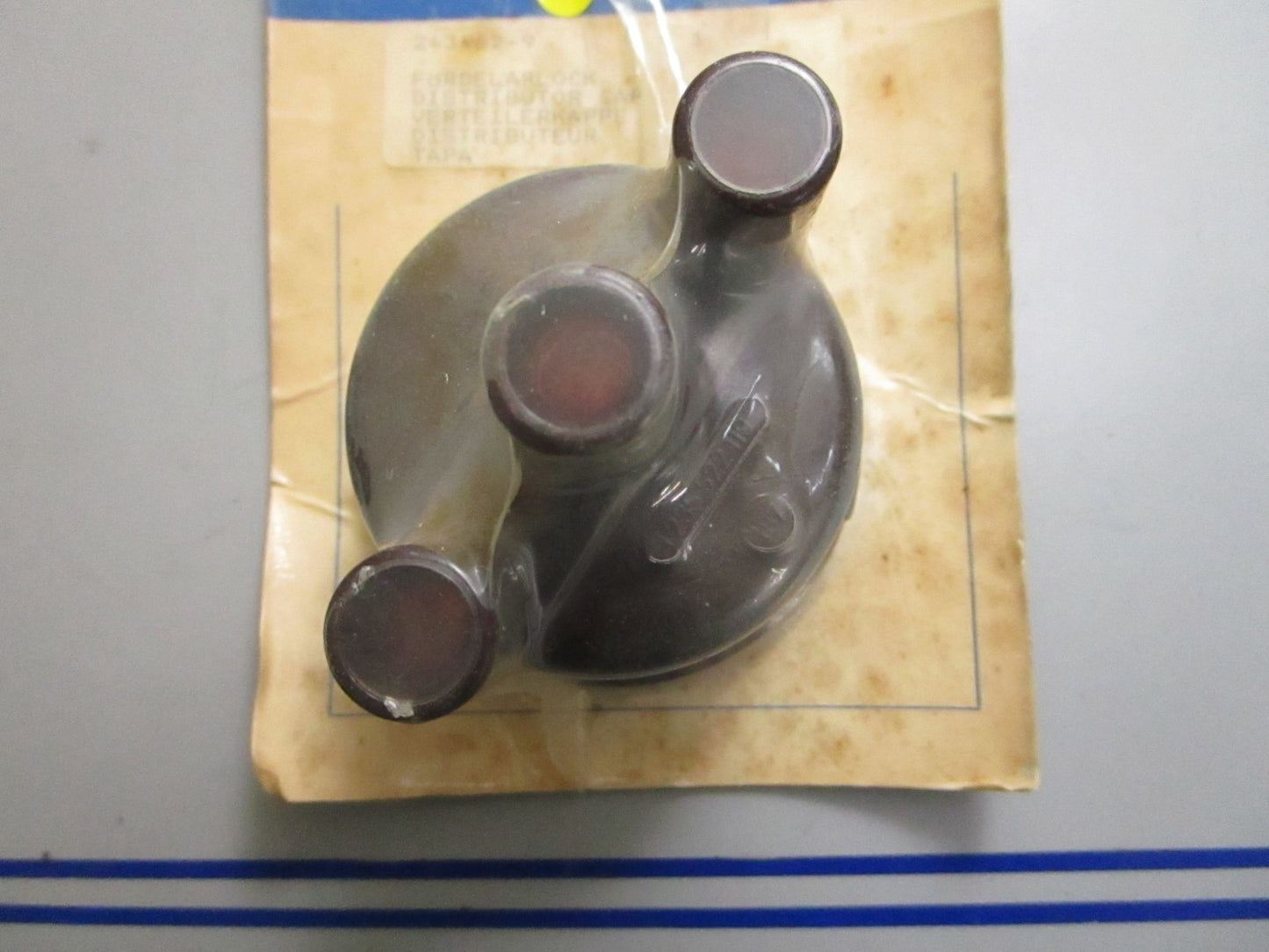 *NEW OEM* 0820 Volvo Penta Distributor Cap 243462