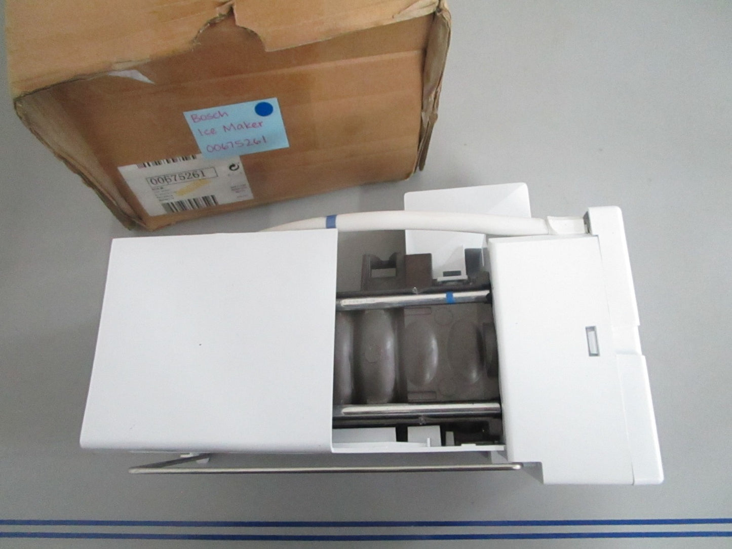 *NEW OEM* 0820 Bosch Ice Maker 00675261