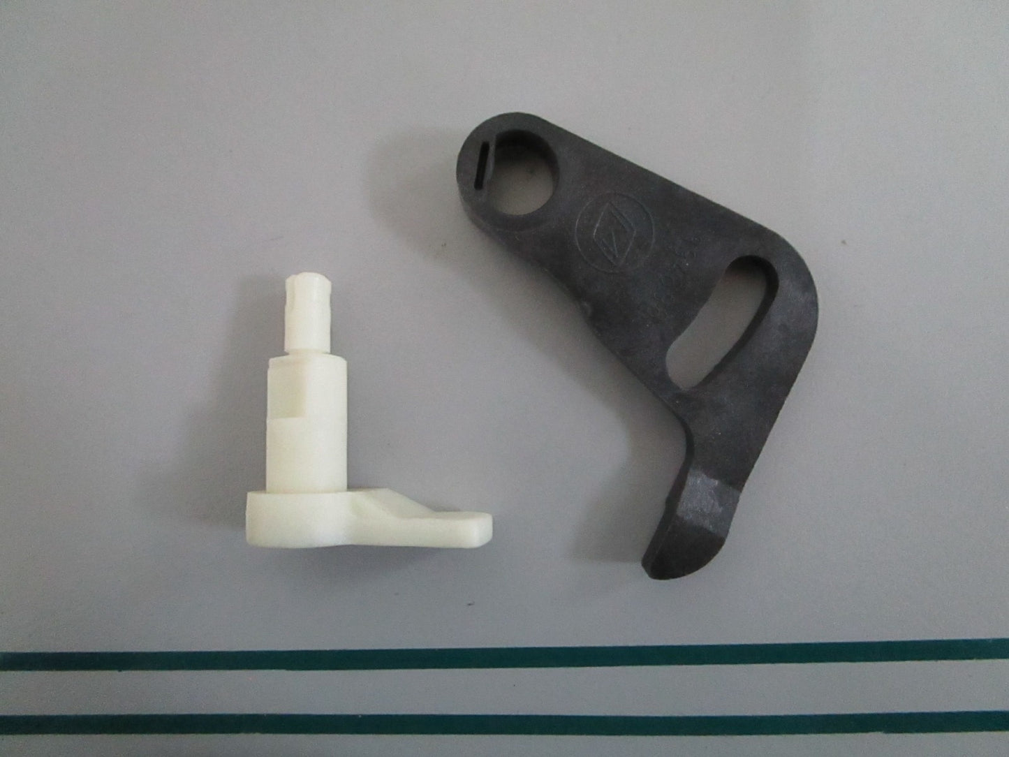 NEW OEM 398682 0398682 OMC Johnson Evinrude Cam & Lever Assy 0820