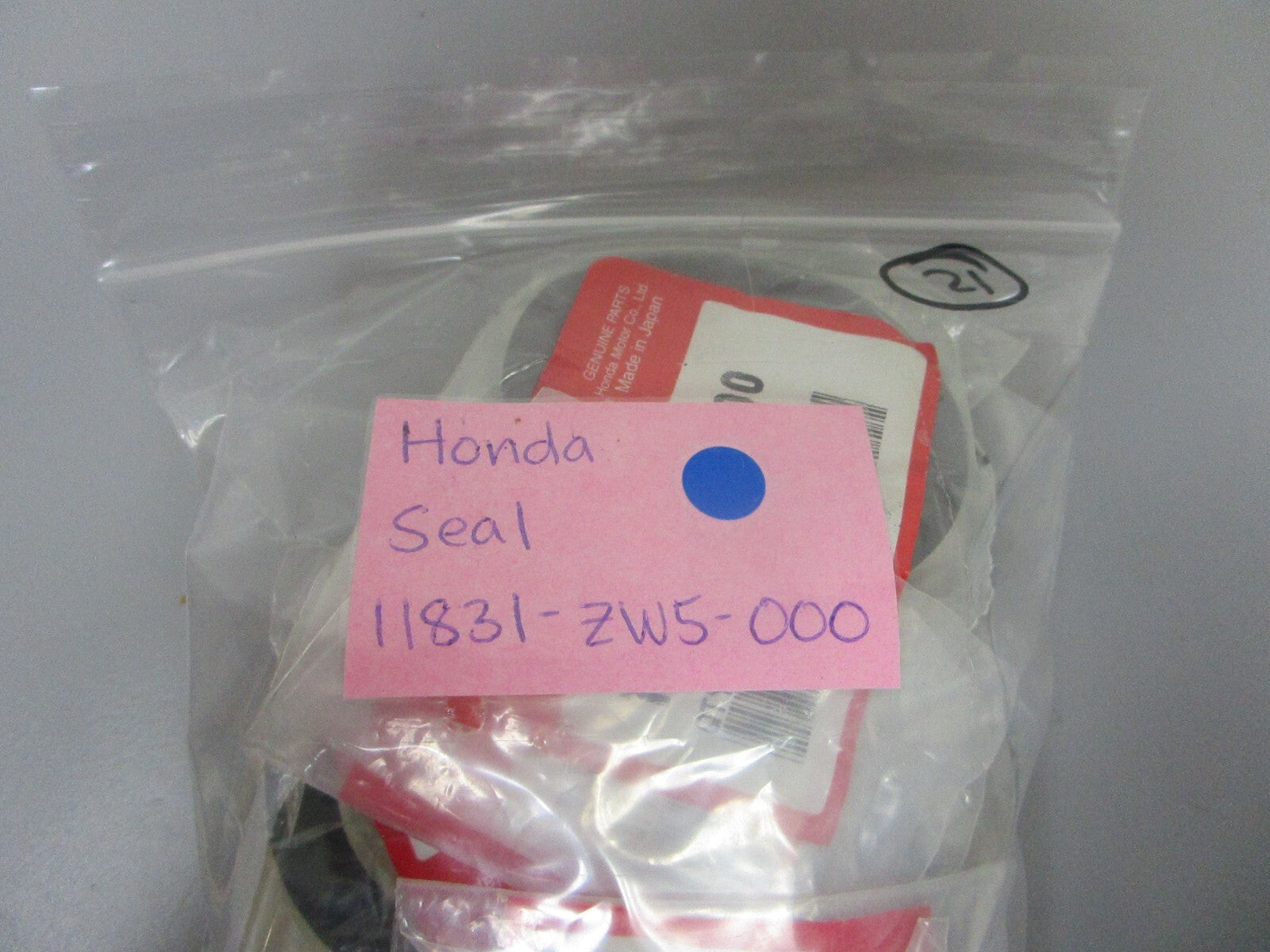 *NEW OEM* 0810 Honda Seal 11831-ZW5-000