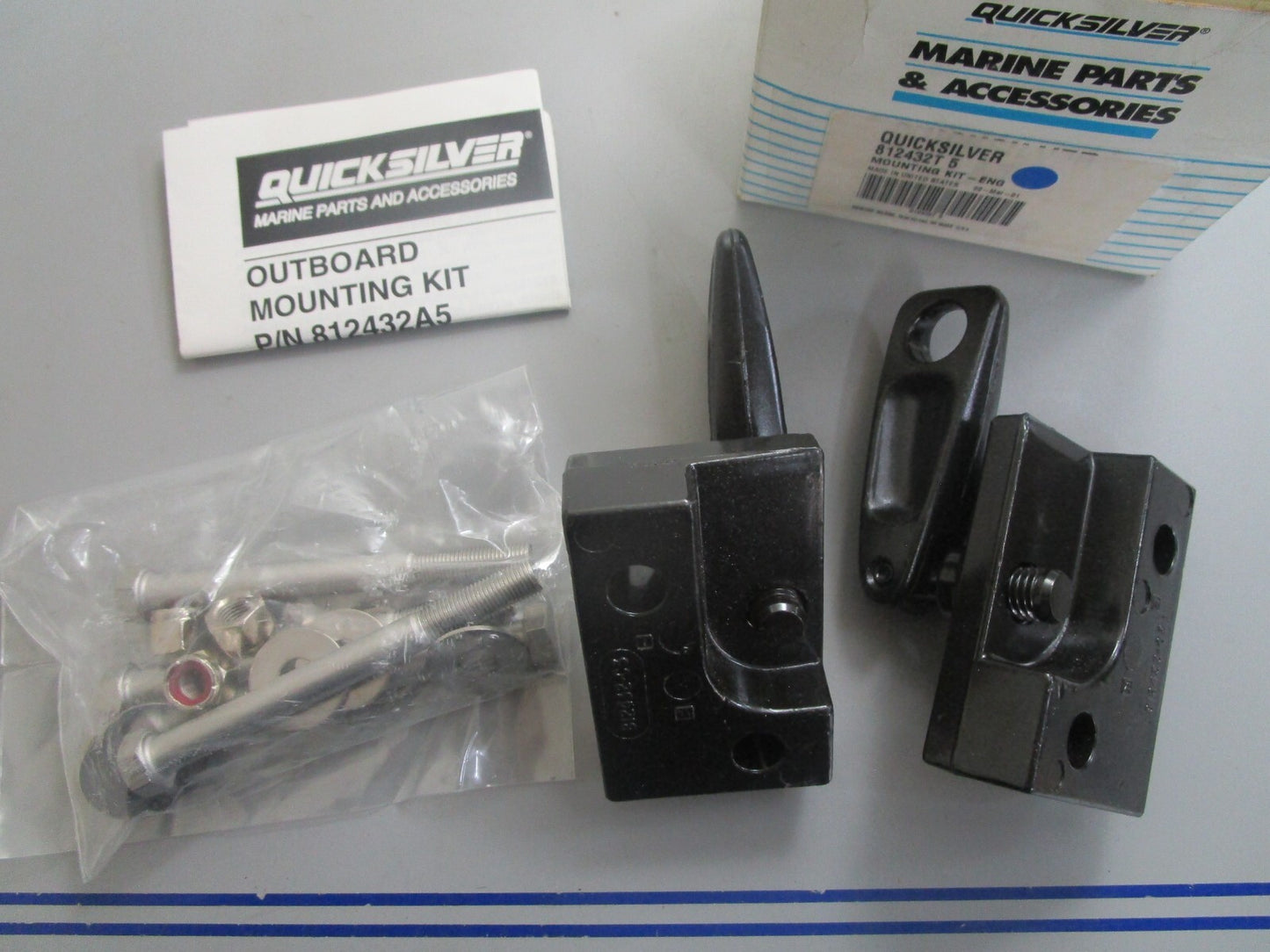 *NEW OEM* 0820 Mercury Quicksilver Engine Mounting Kit 812432T5