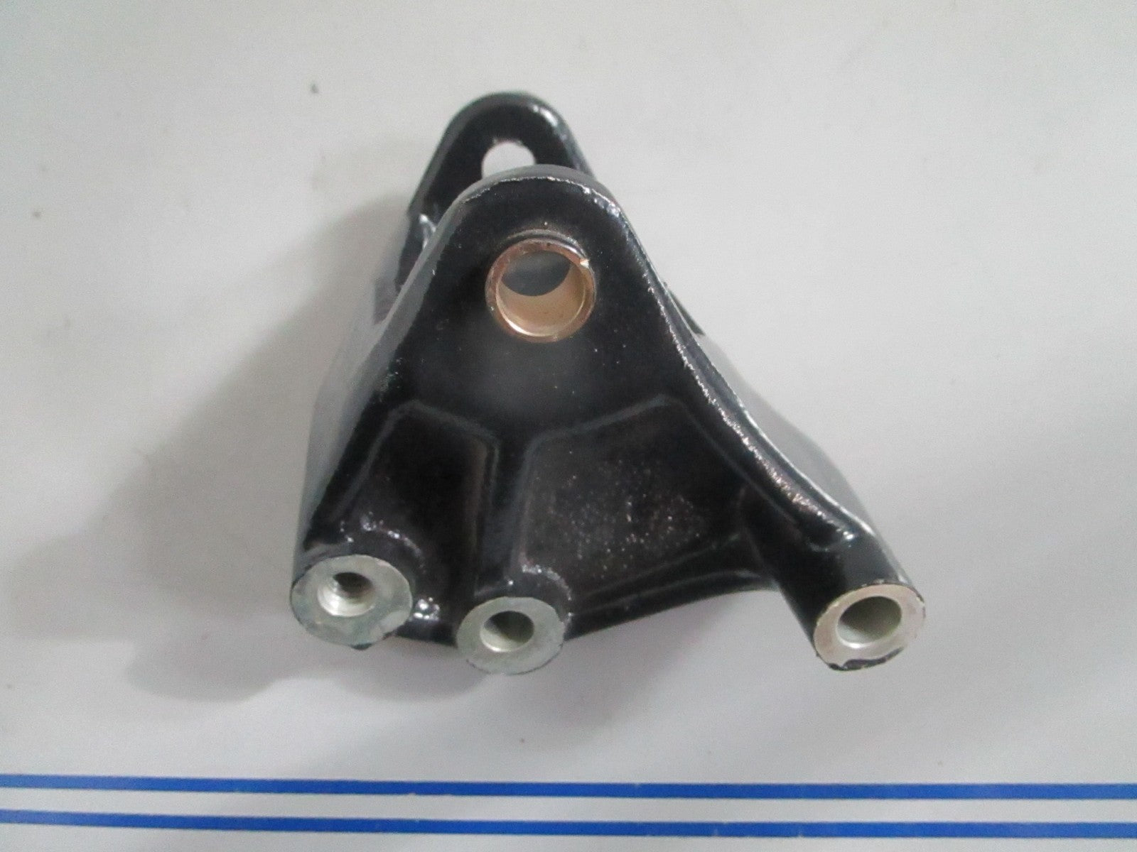 *NEW OEM* 0820 Volvo Penta Mount Bracket 3853666