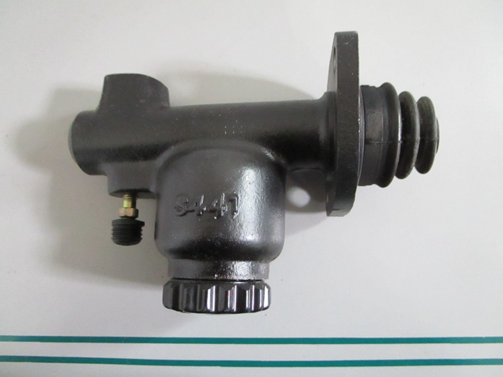 NEW OEM 0002951506 Mercedes-Benz Clutch Master Cylinder 0820