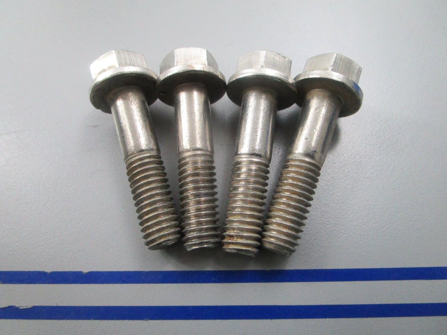 NEW OEM (LOT OF 4) 330139 0330139 OMC Johnson Evinrude Screw 0810