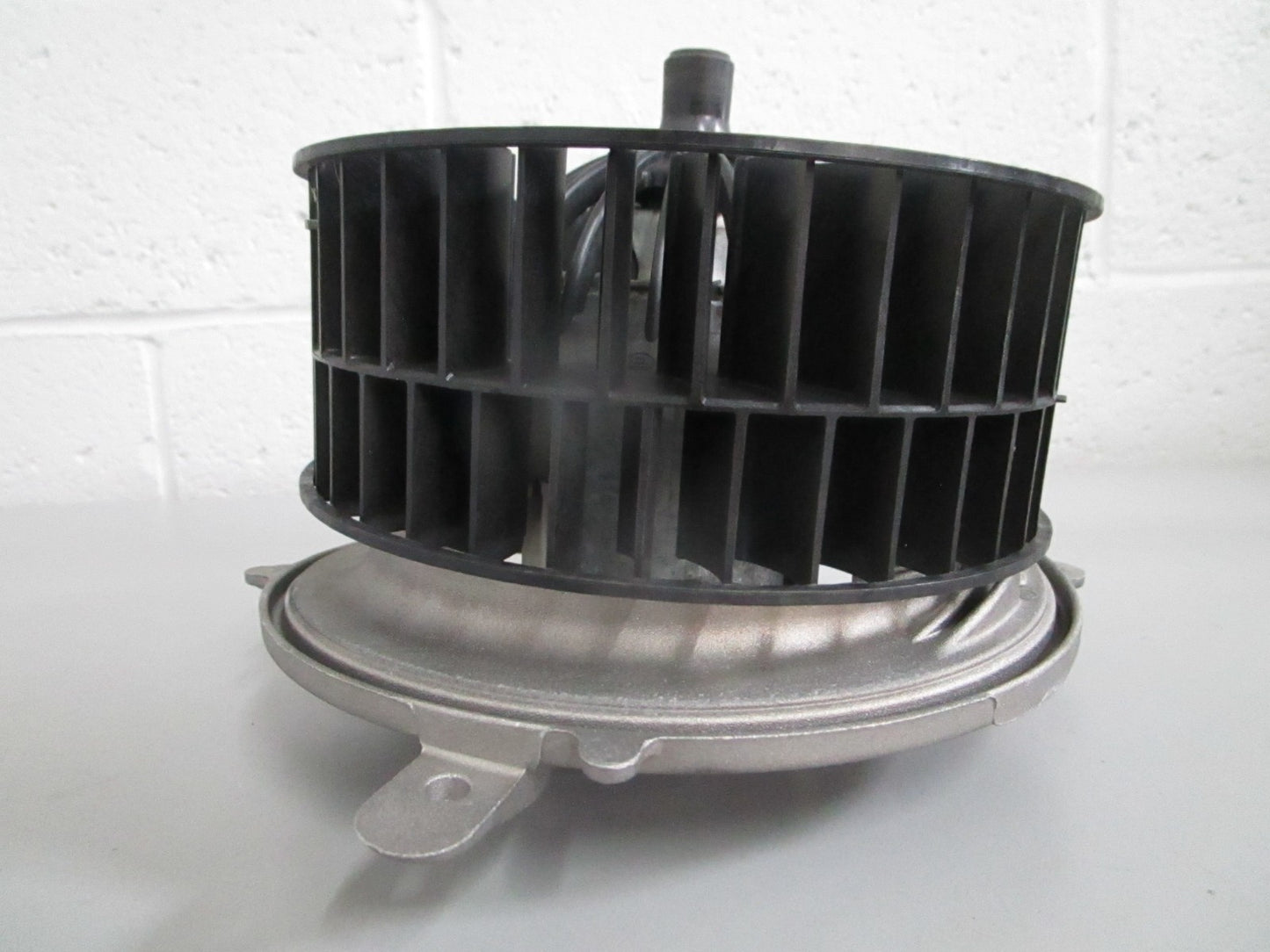 NEW OEM 2108206842 Mercedes-Benz Behr Blower Motor 0820