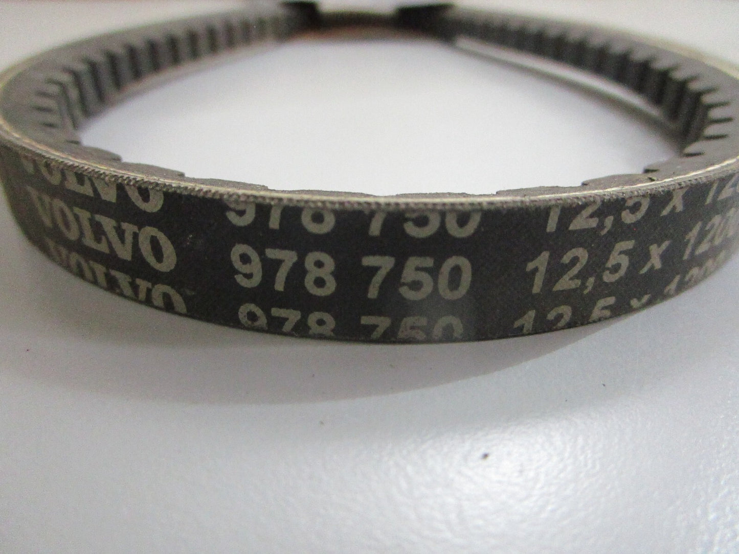 *NEW OEM* 0820 Volvo Penta V-Belt 978750