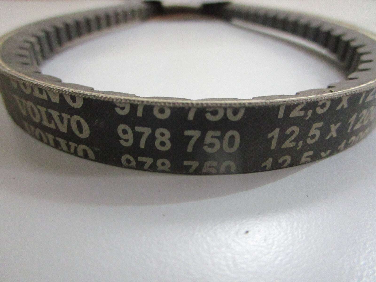 *NEW OEM* 0820 Volvo Penta V-Belt 978750