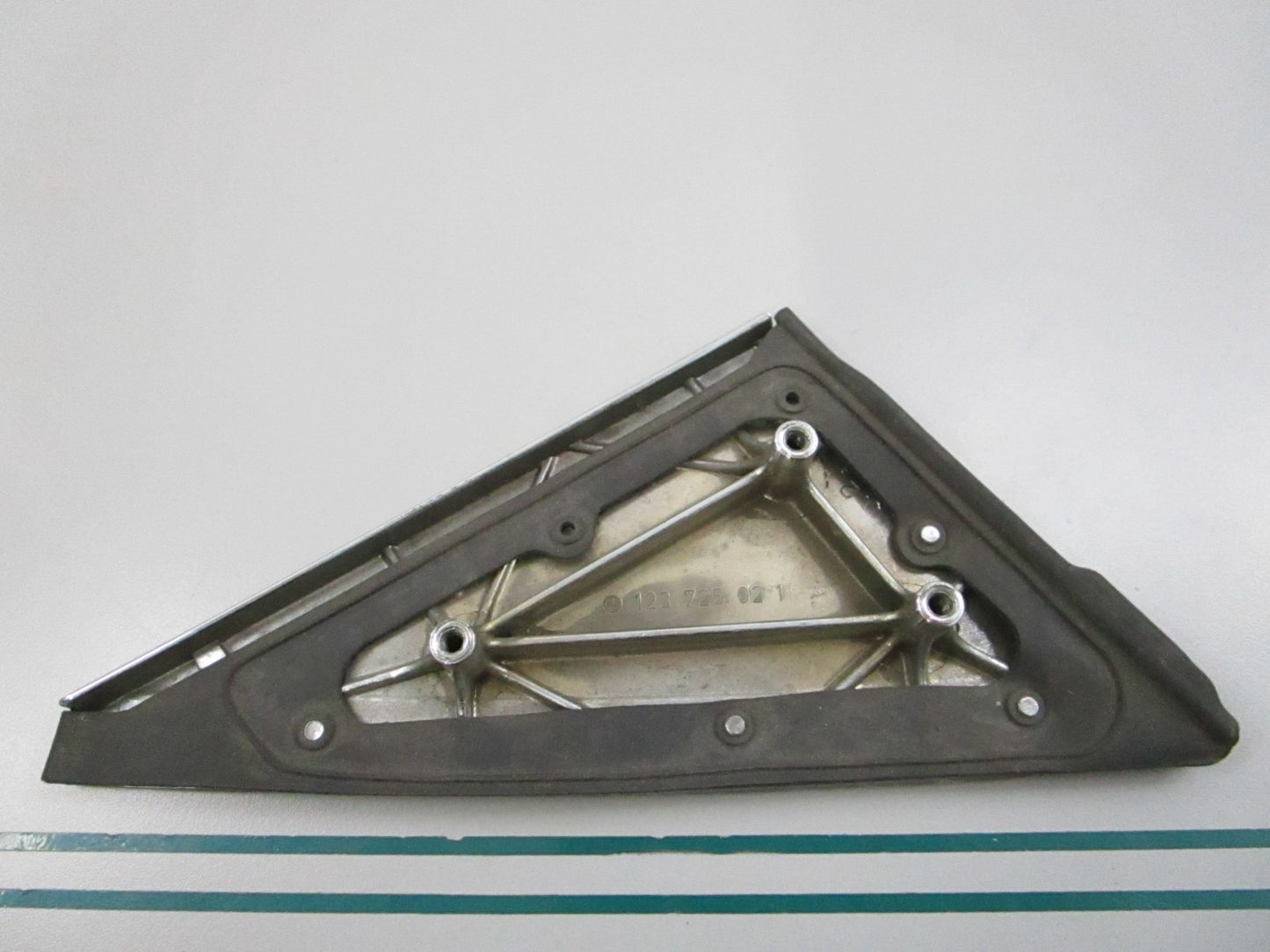 NEW OEM 1237250211 Mercedes-Benz Cover Plate w/ Seal 0810