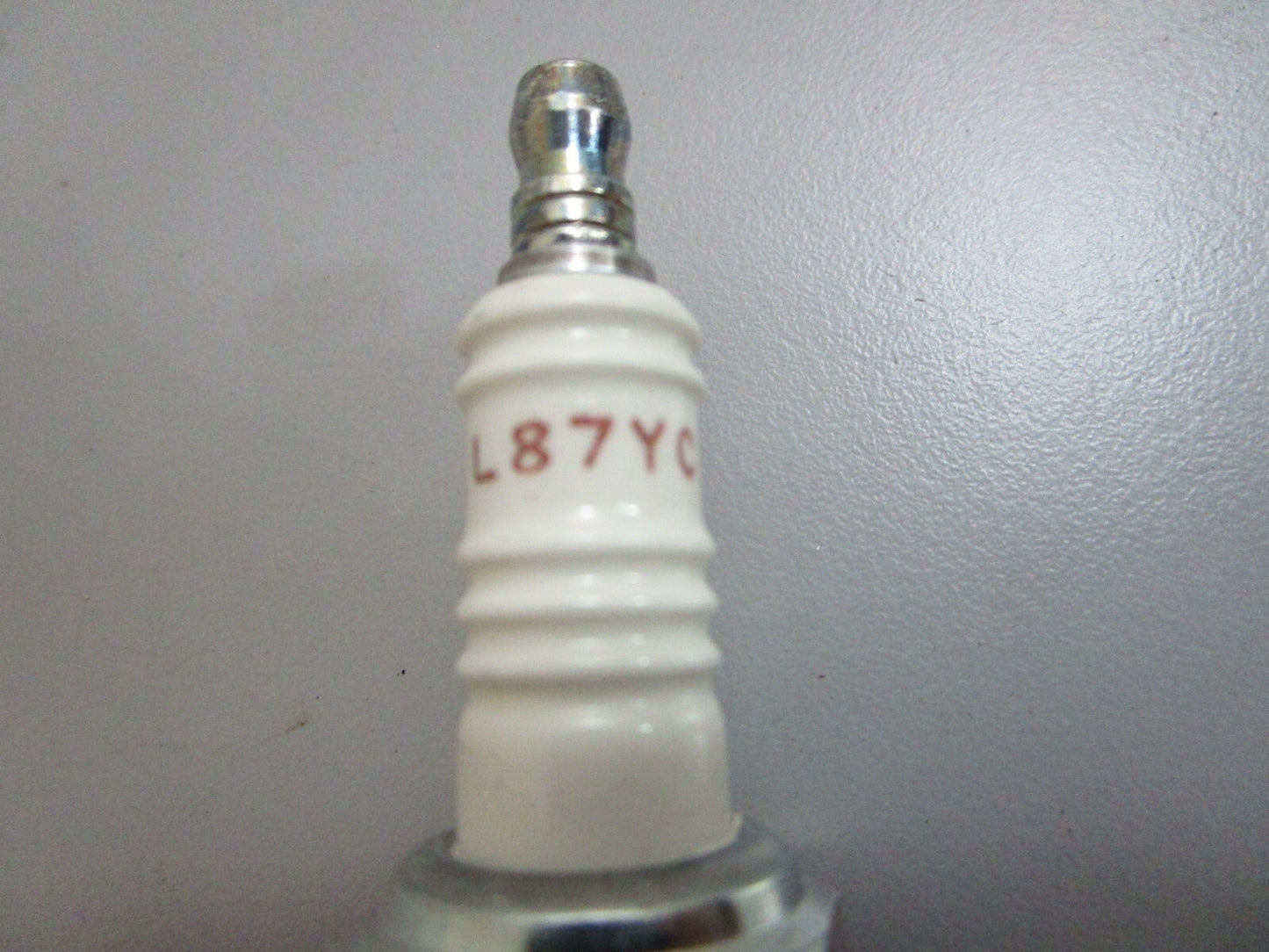 *NEW* 0820 Champion Spark Plug L87YC