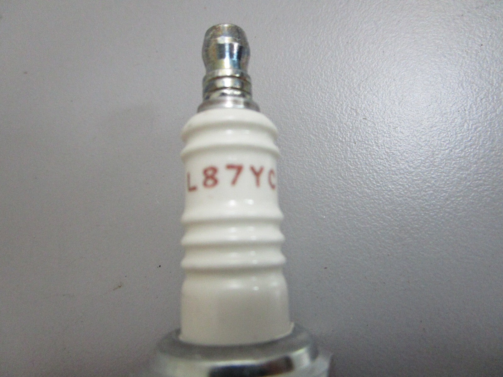*NEW* 0820 Champion Spark Plug L87YC