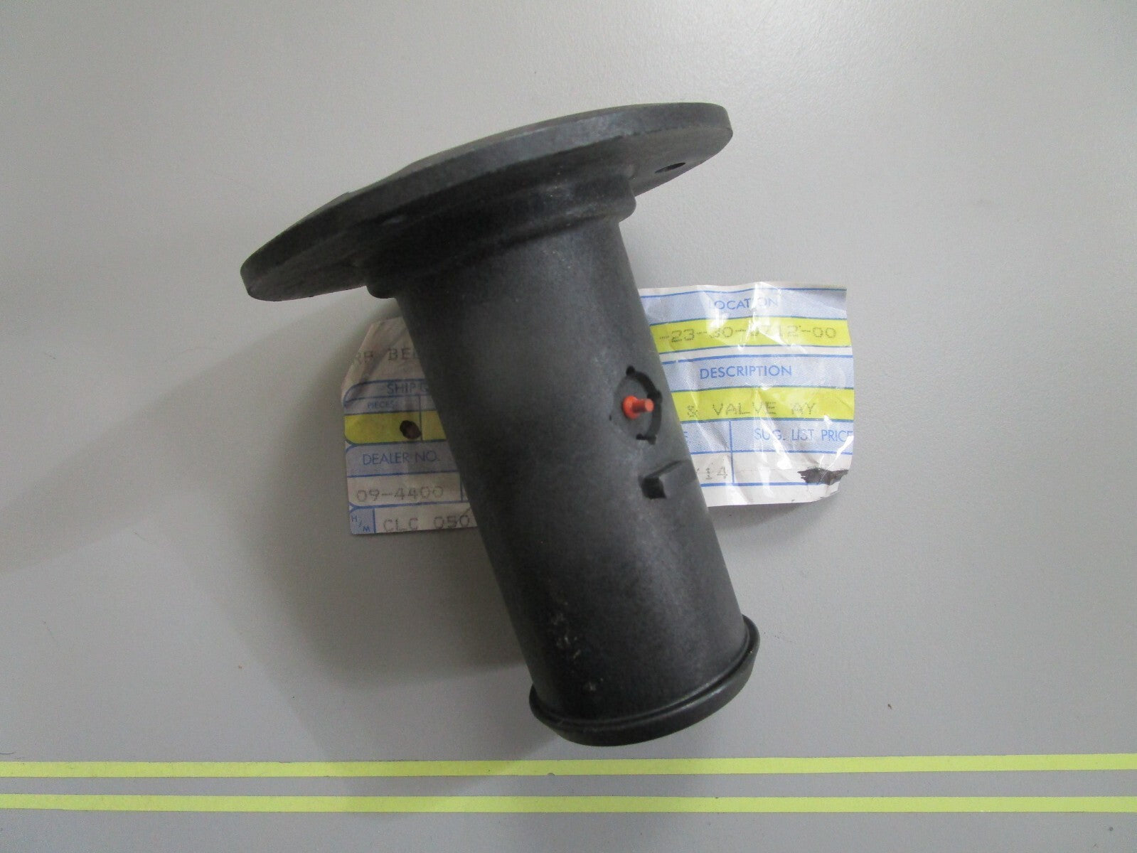 *NEW OEM* 0820 OMC Johnson Evinrude Neck & Valve Ay 176457 0176457