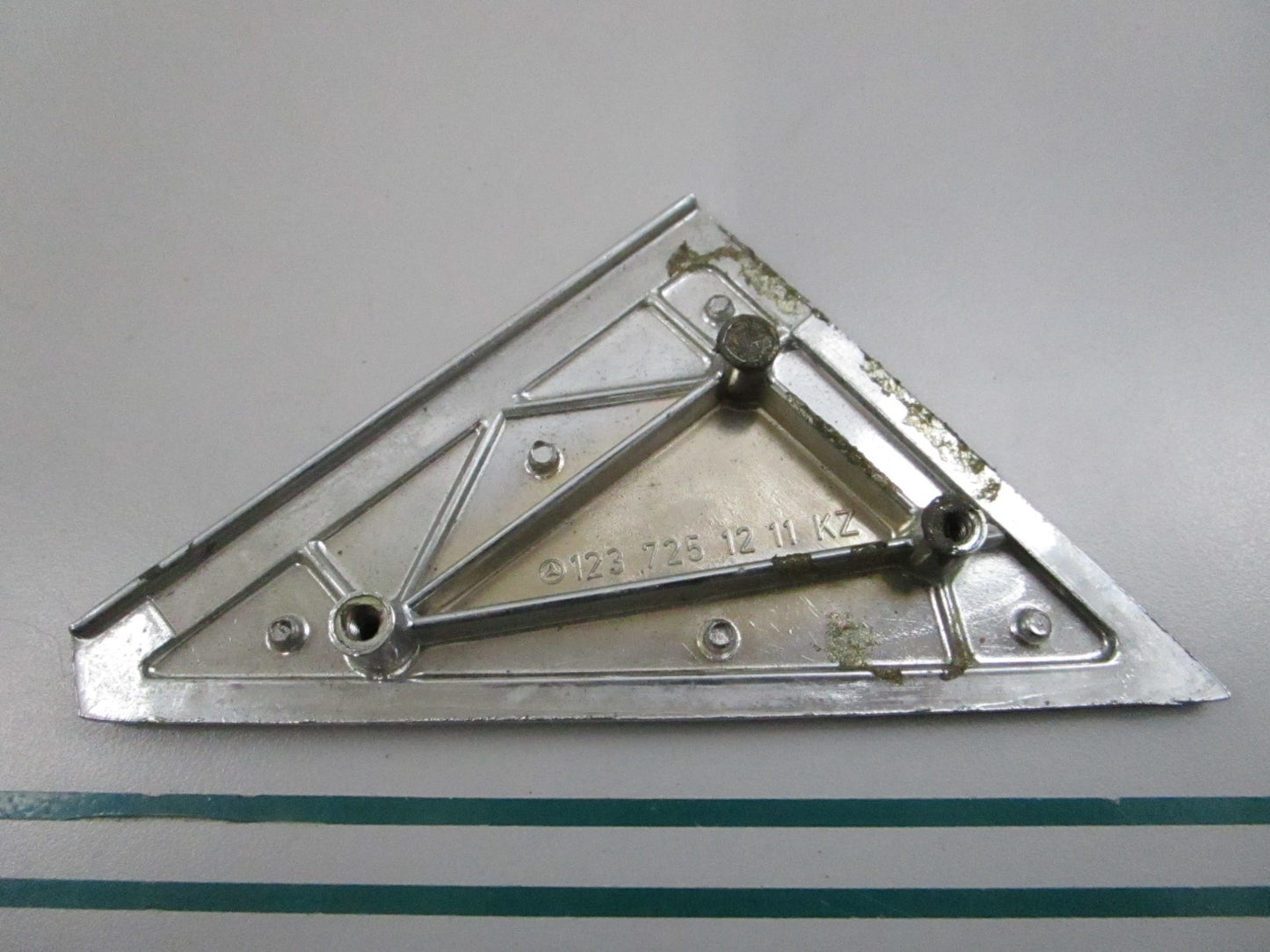 NEW OEM 1237251211 Mercedes-Benz Cover Plate 0810