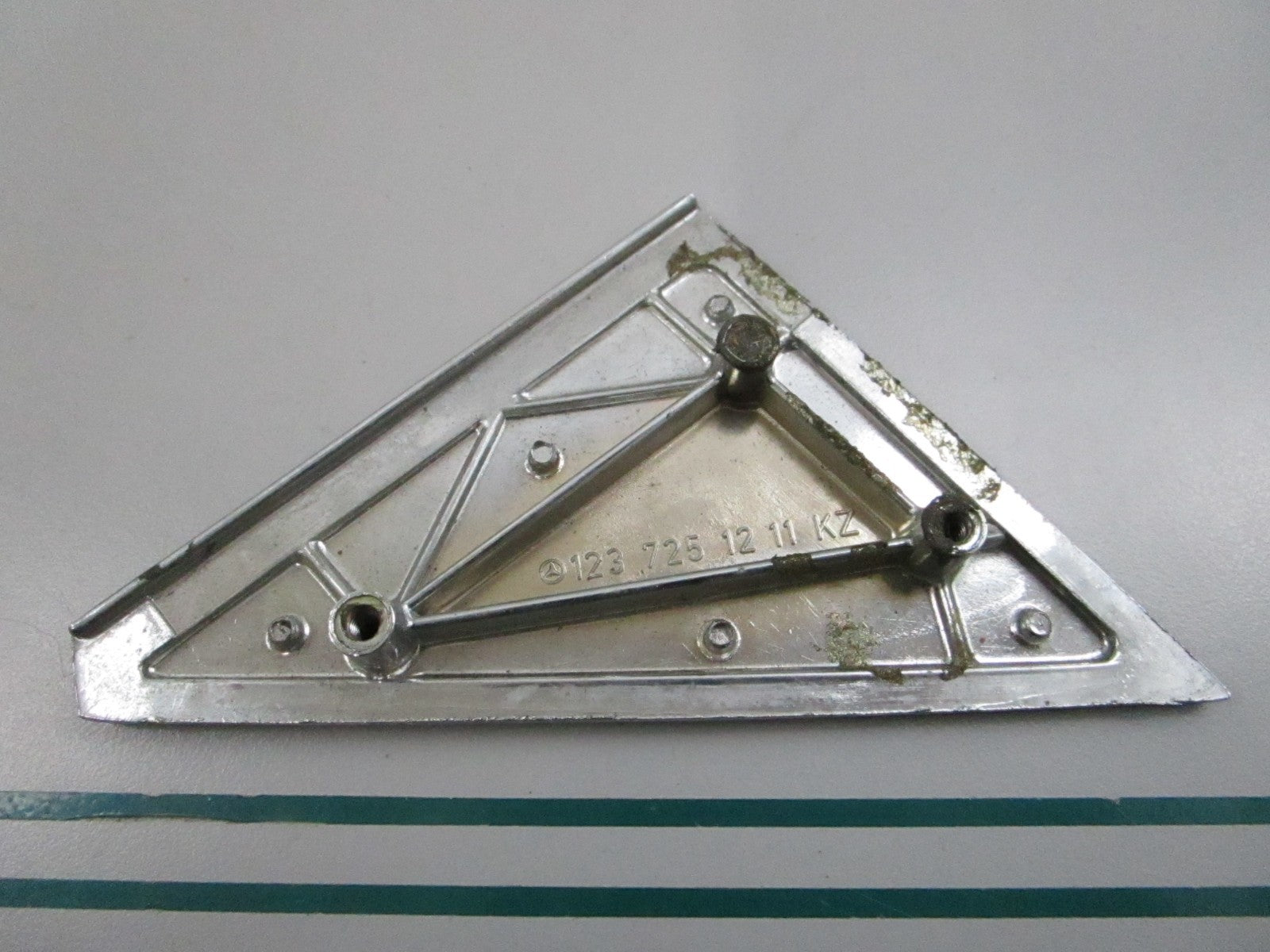 NEW OEM 1237251211 Mercedes-Benz Cover Plate 0810
