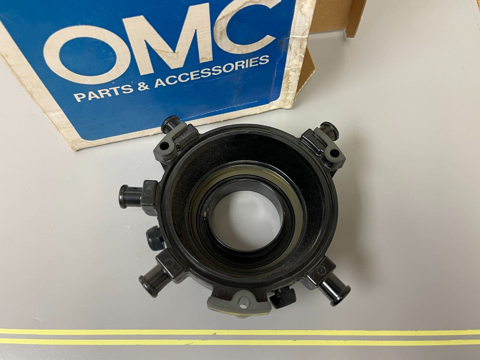 *NEW OEM* 0720 OMC Johnson Evinrude Distributor Cap 383520 383522