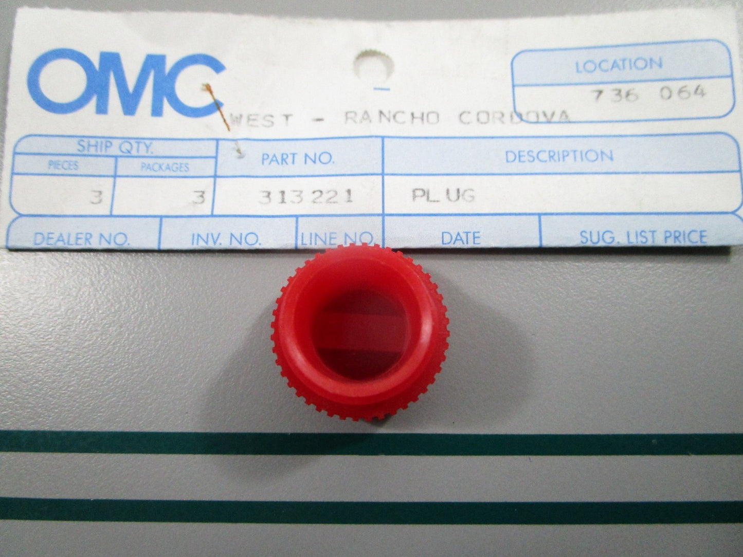 NEW OEM 313221 0313221 OMC Johnson Evinrude Plug 0810
