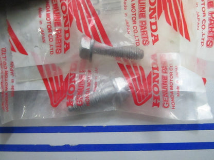 *NEW OEM* (LOT OF 2) 0810 Honda Flange Bolt 90013-ZV4-010