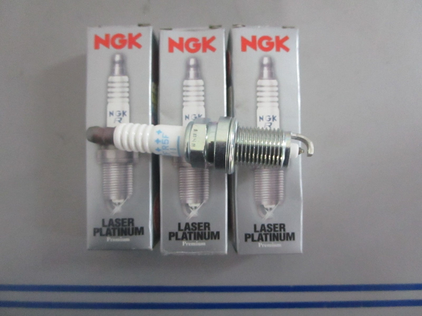 *NEW OEM* (LOT OF 3) 0820 NGK Spark Plug PZFR5F-11