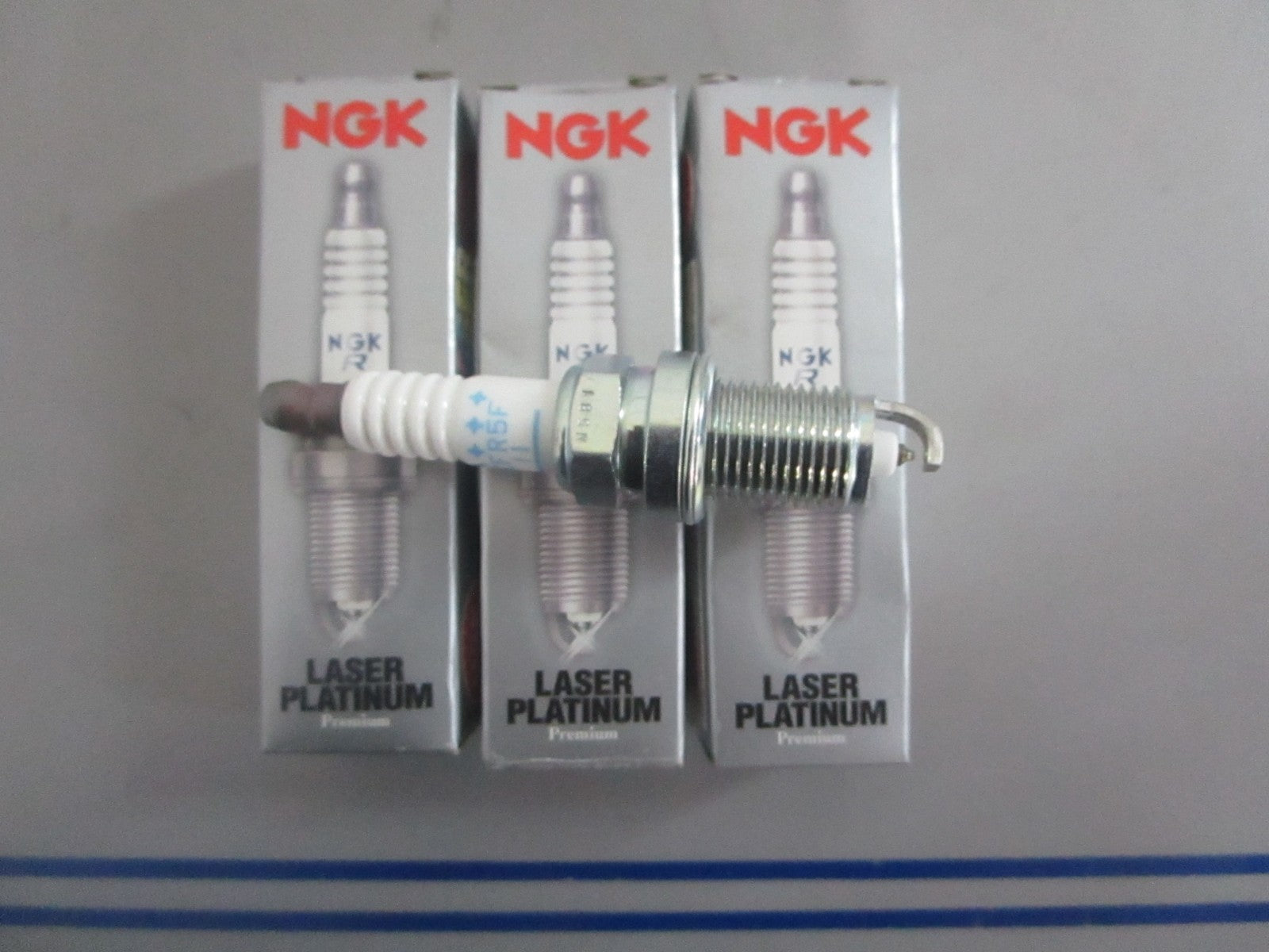 *NEW OEM* (LOT OF 3) 0820 NGK Spark Plug PZFR5F-11