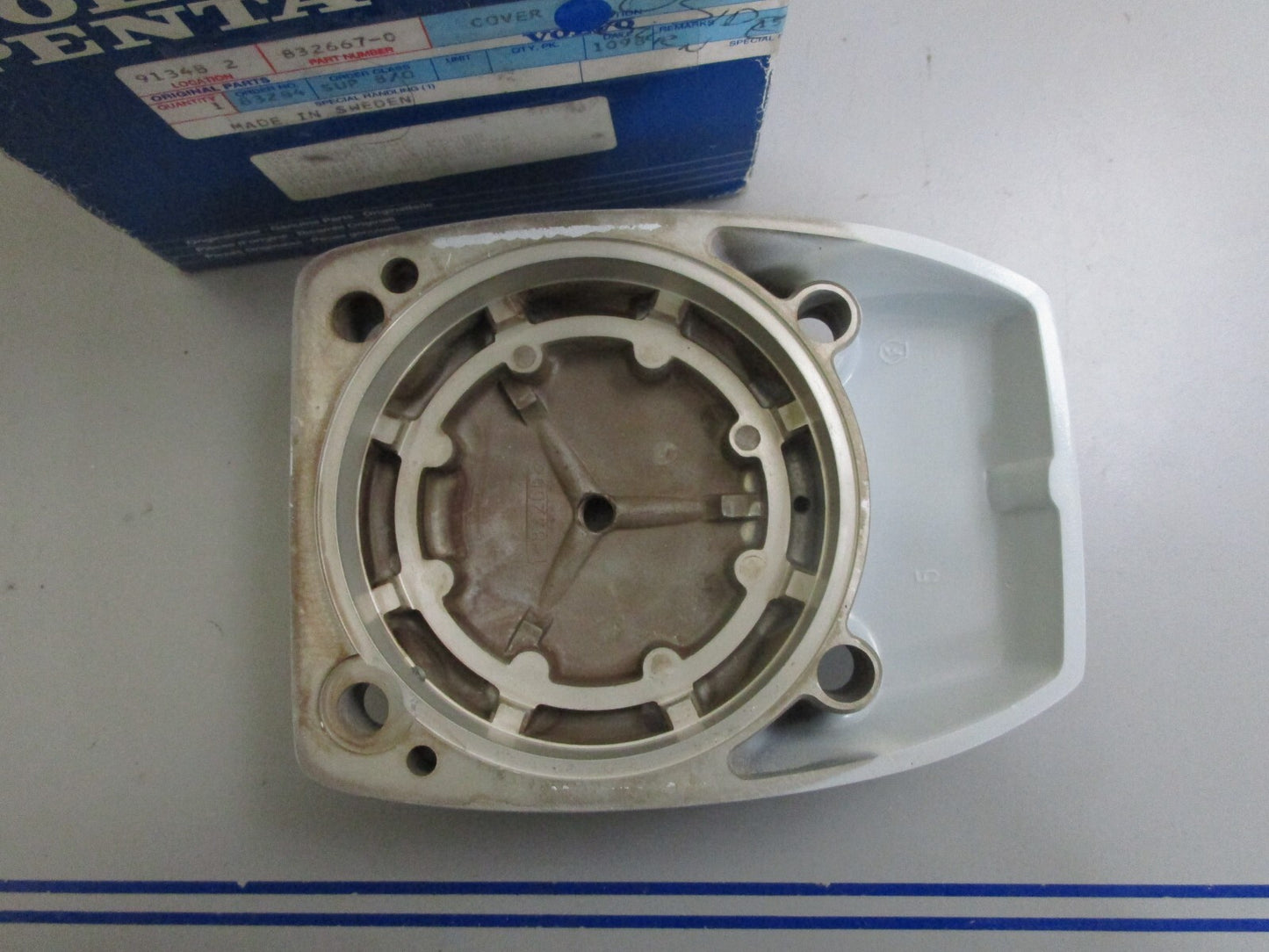 *NEW OEM* 0820 Volvo Penta Cover 832667