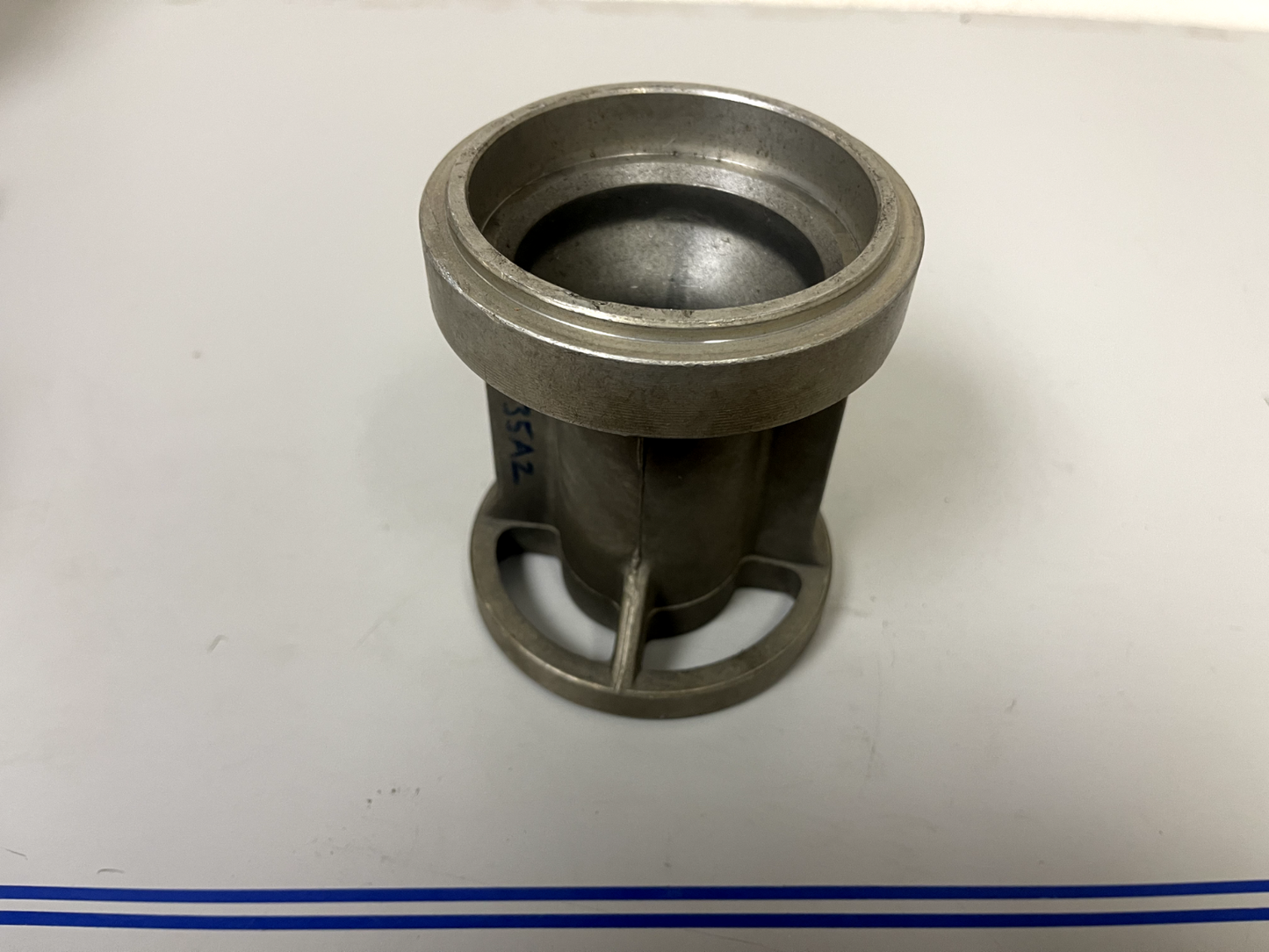 *NEW OEM* 0670 Mercury Quicksilver Bearing Carrier